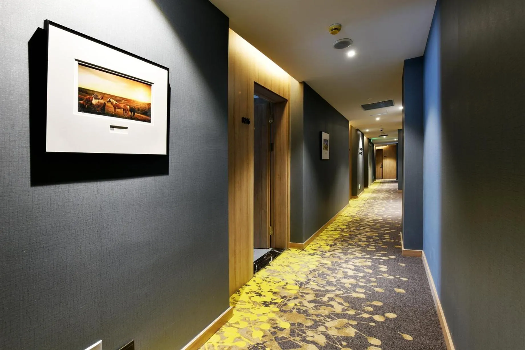 Property building in Urban Rosa Cafe&Inn