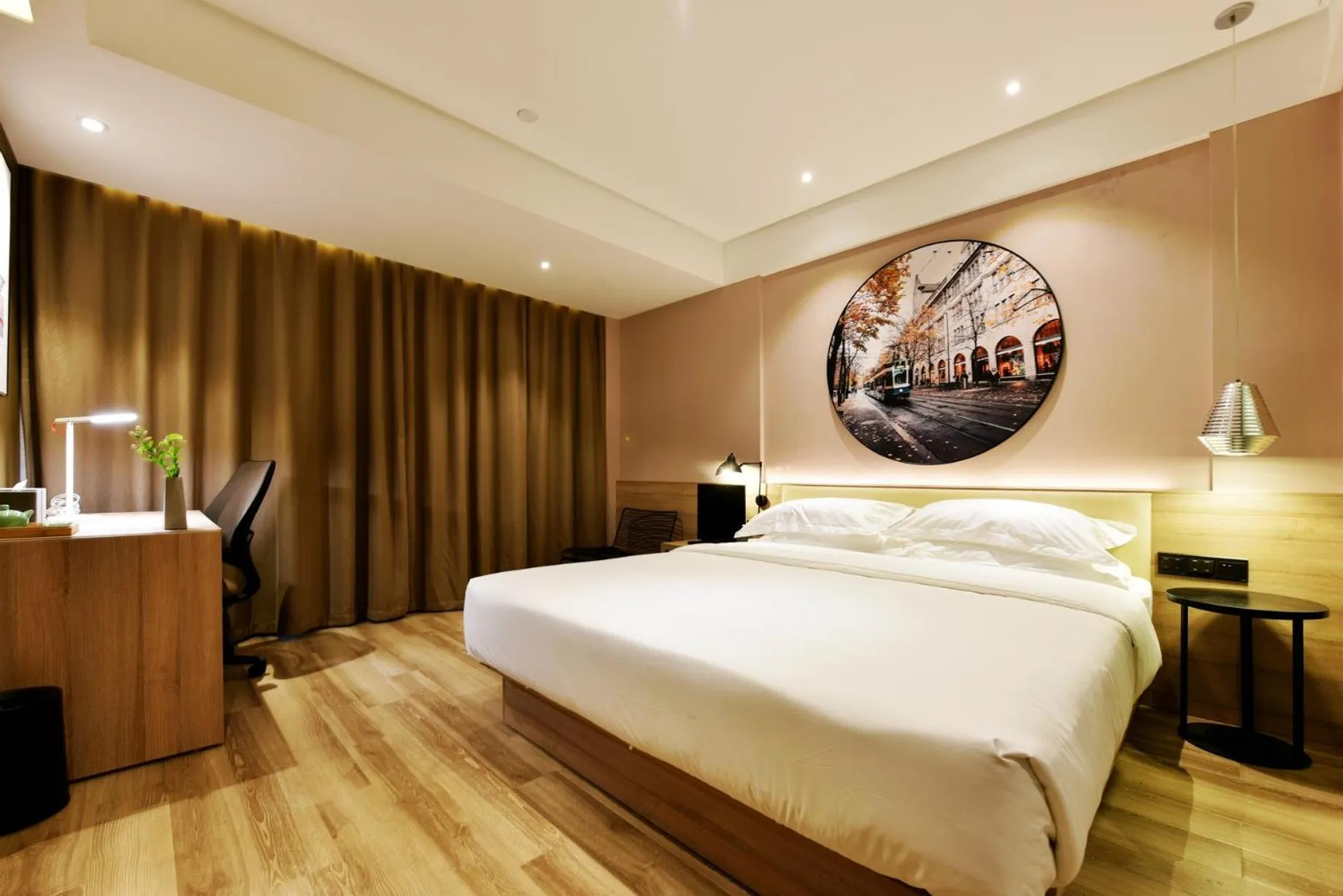 Photo of the whole room, Bed in Urban Rosa Cafe&Inn