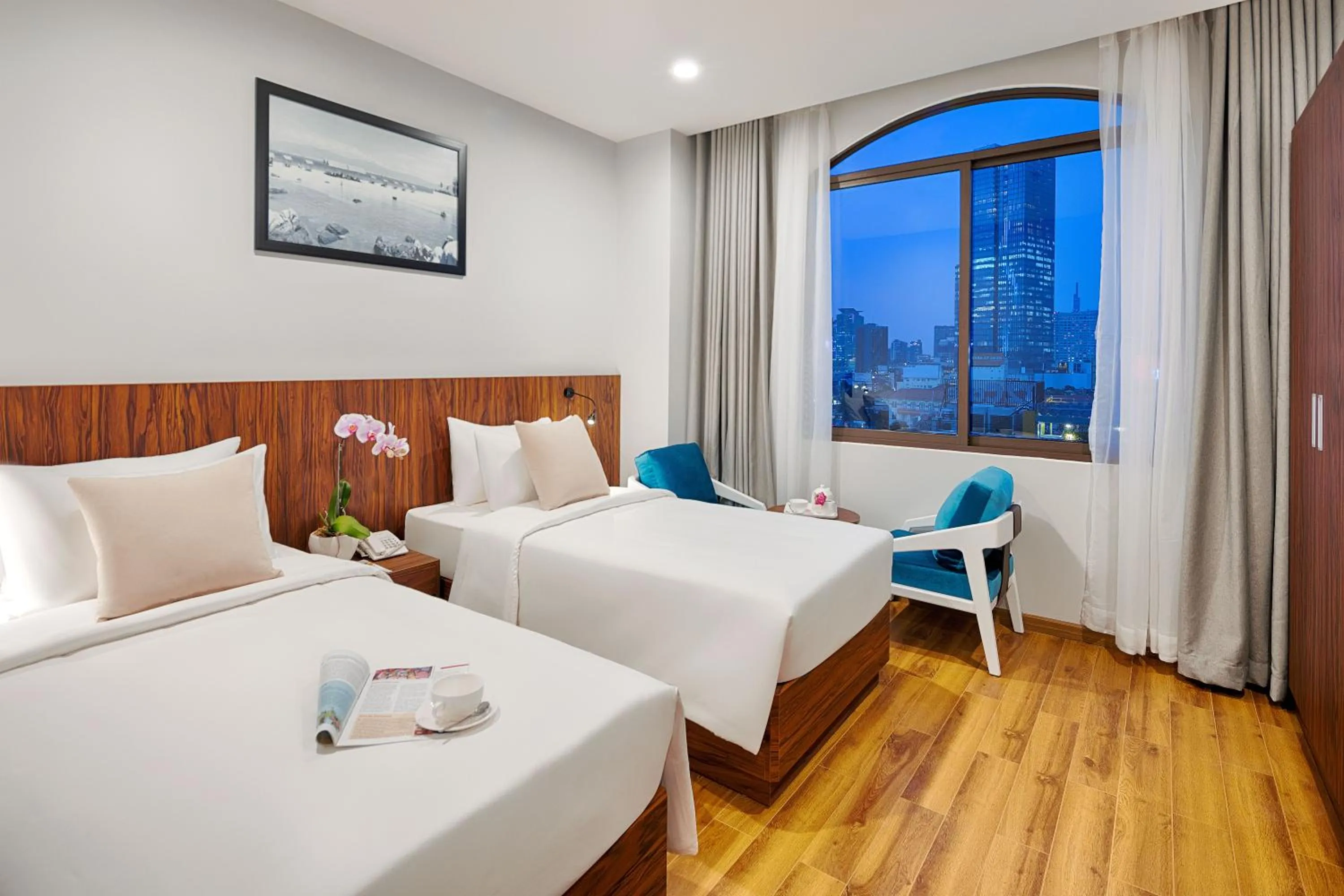 Bed in Happy Life Grand Hotel & Rooftop Skybar