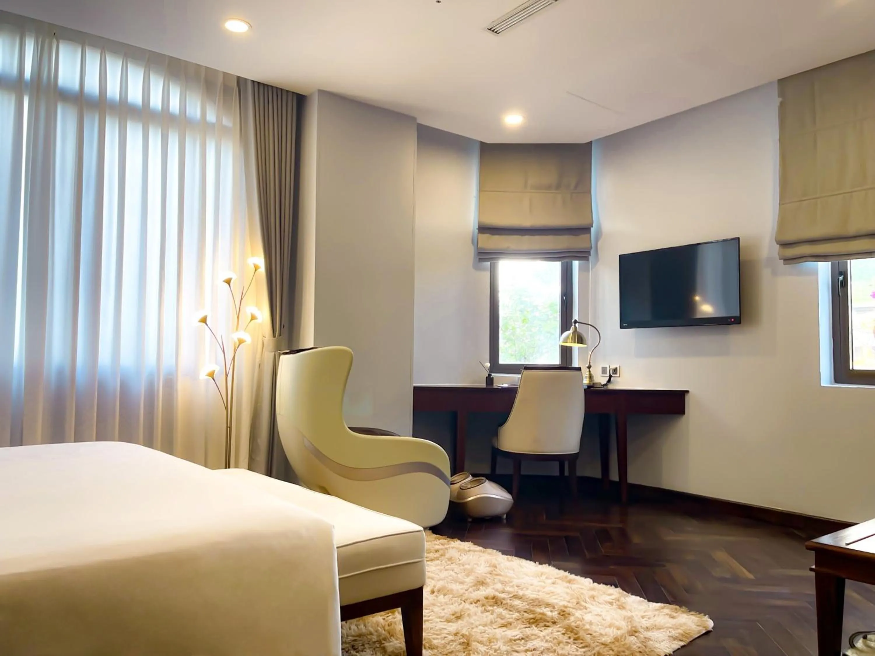 Bedroom, Bed in Happy Life Grand Hotel & Rooftop Skybar