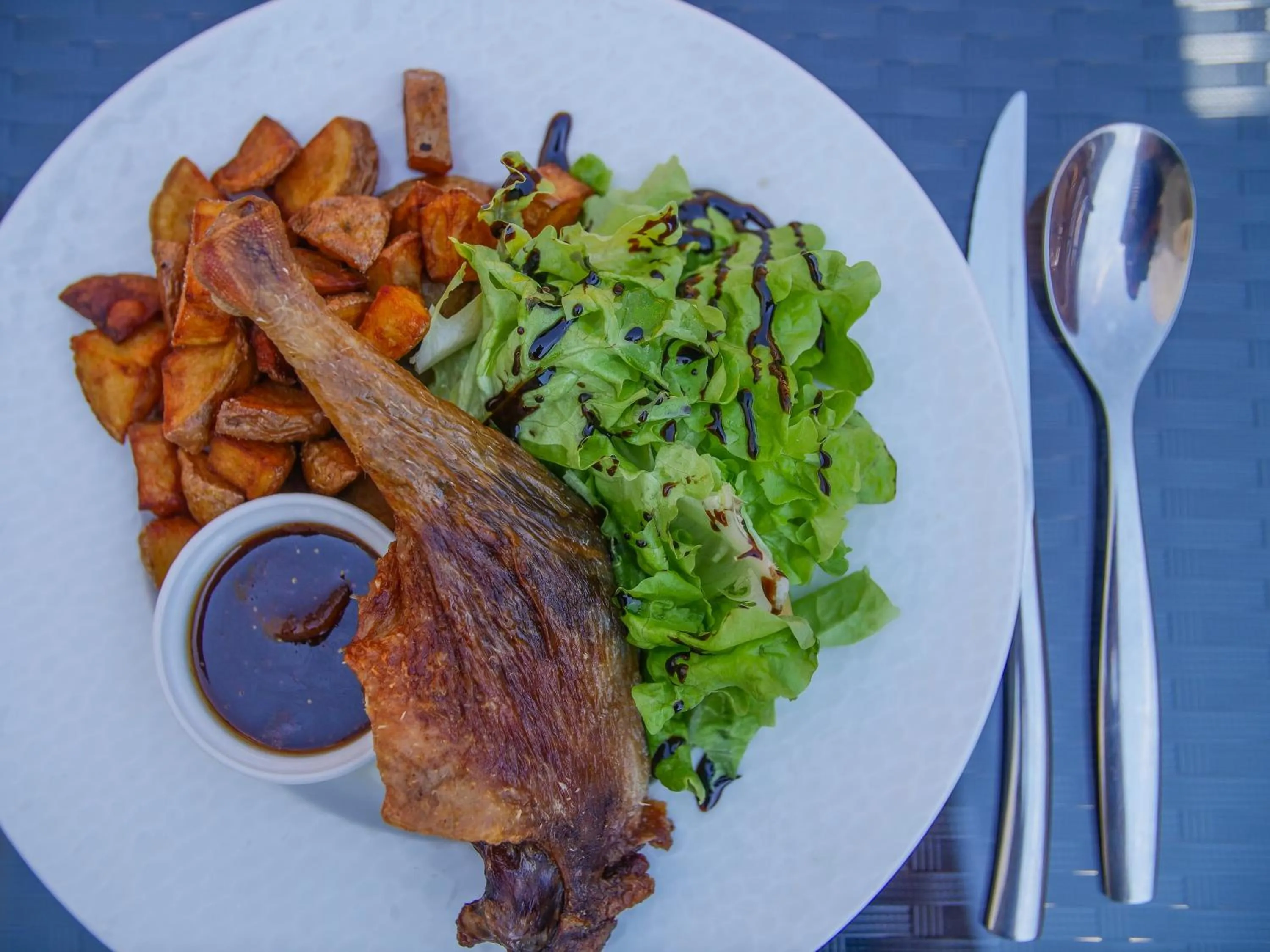 Food in Hôtel Inn Design Resto Novo Bourges