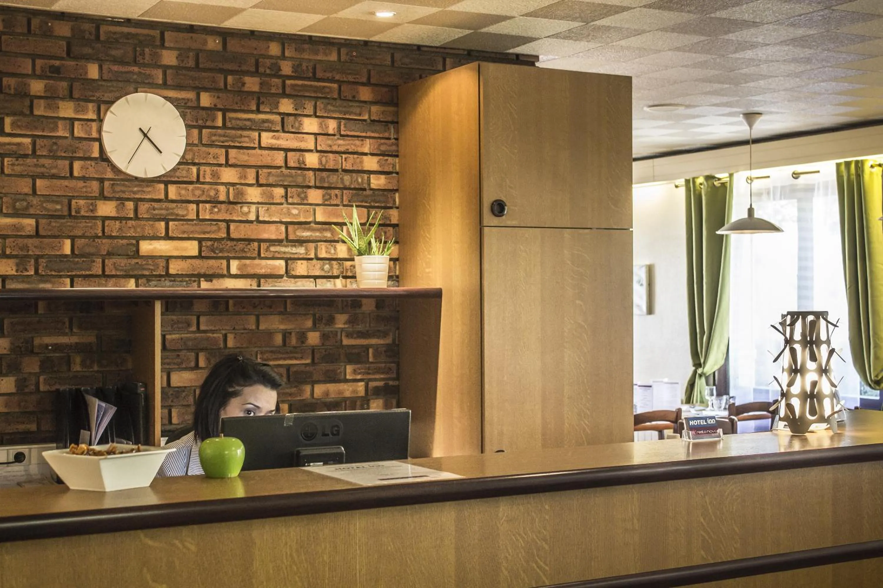 Lobby or reception in Hôtel Inn Design Resto Novo Bourges