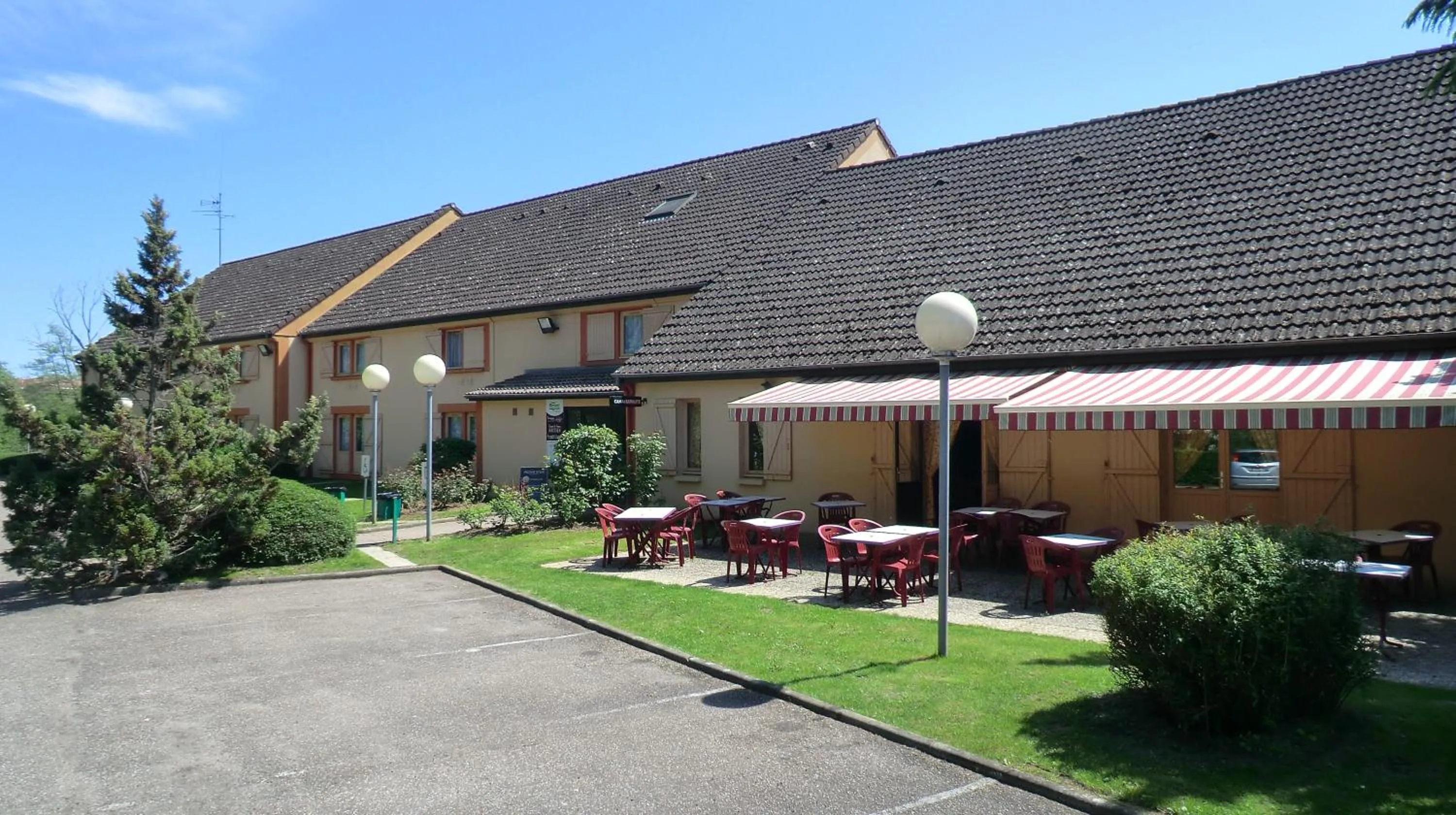 Facade/entrance in Hôtel Inn Design Resto Novo Bourges
