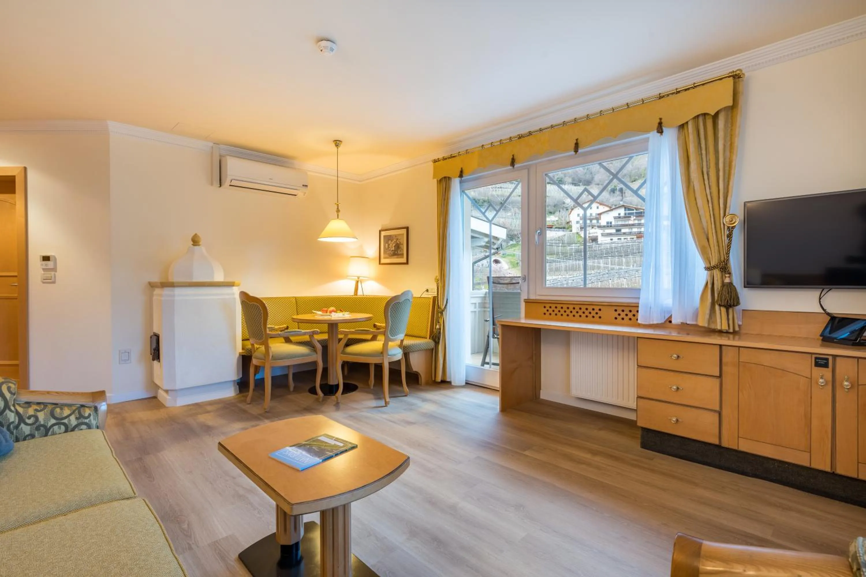 Communal lounge/ TV room in Hotel Funggashof