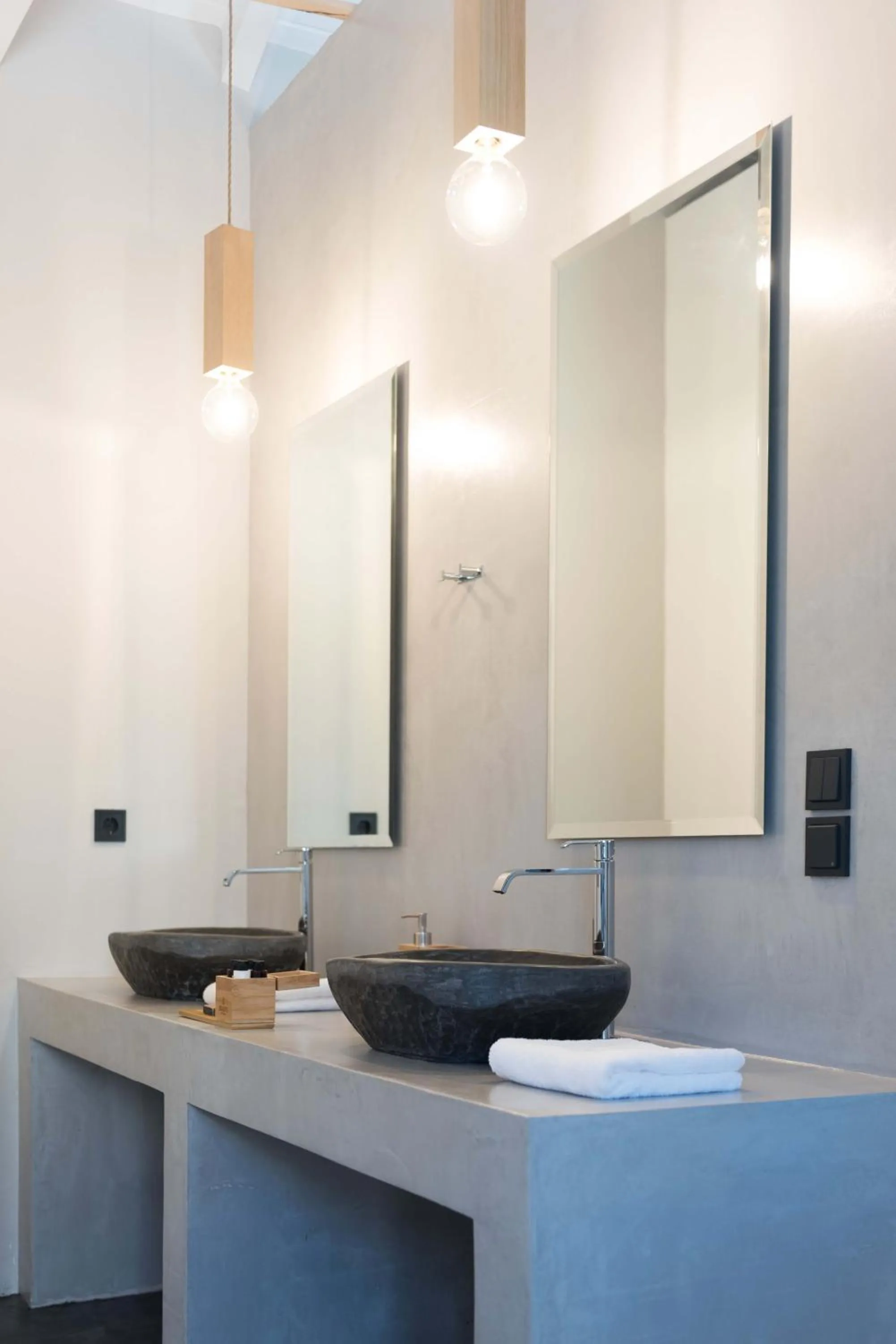 Bathroom in Calme Suites Mani