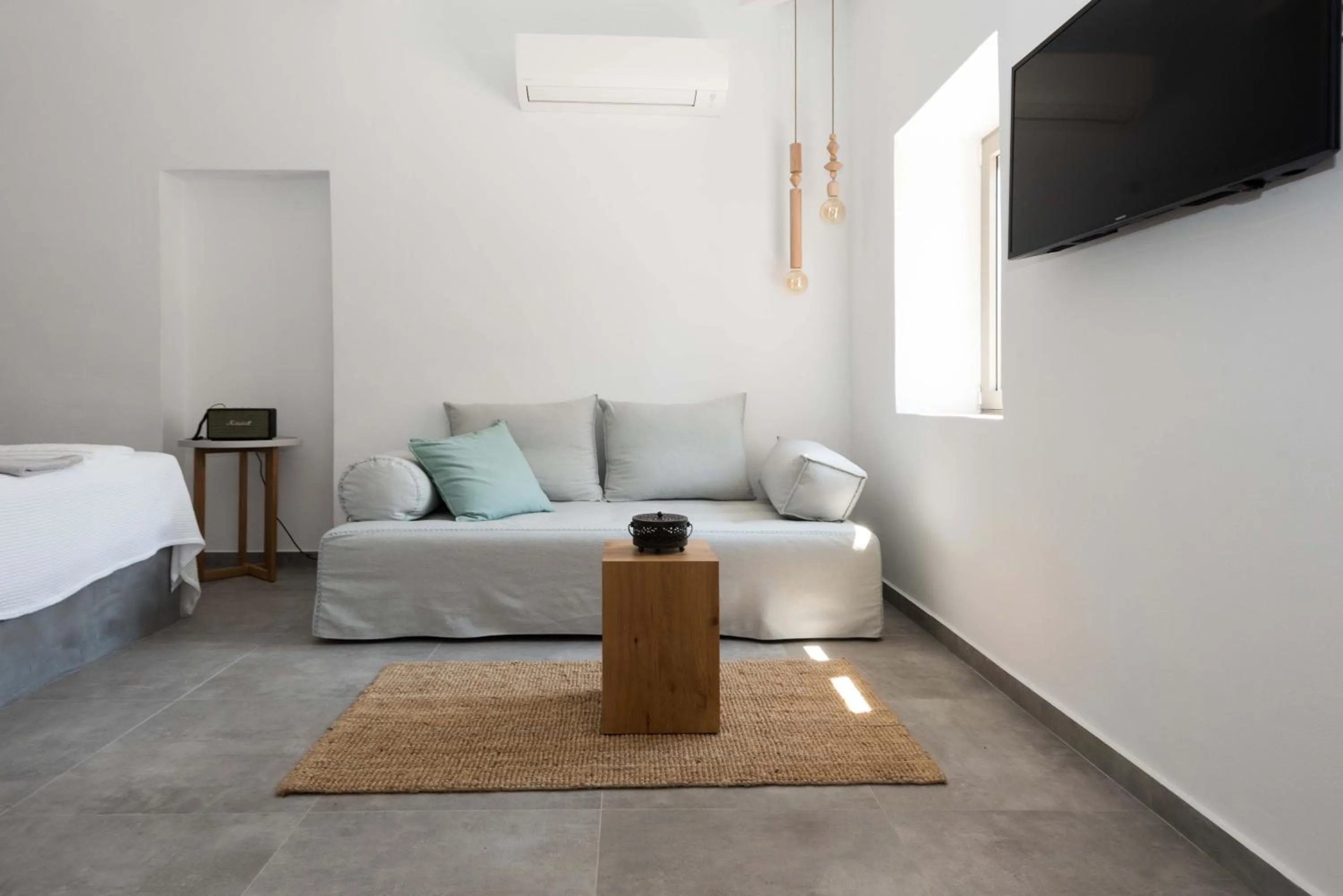 Living room, Bed in Calme Suites Mani