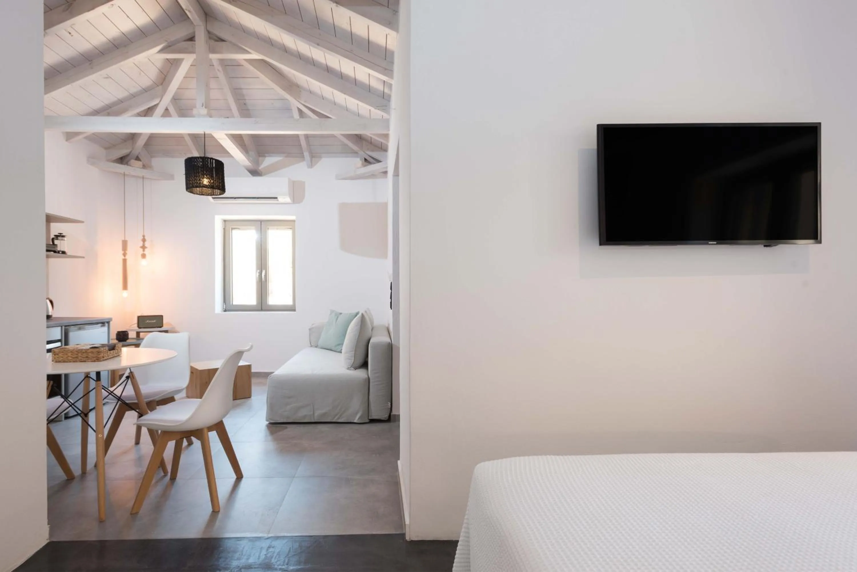 Photo of the whole room, Bed in Calme Suites Mani