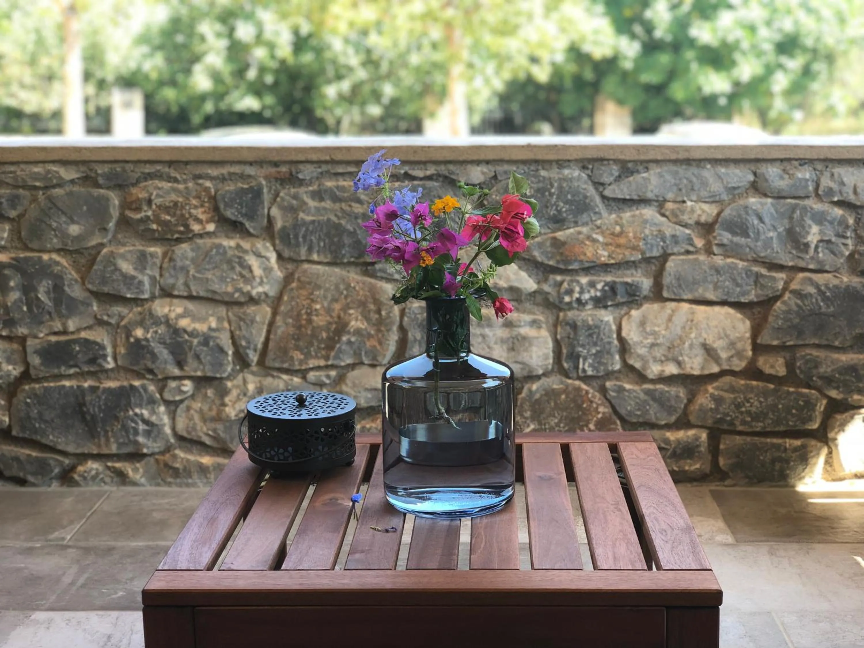 Garden view in Calme Suites Mani