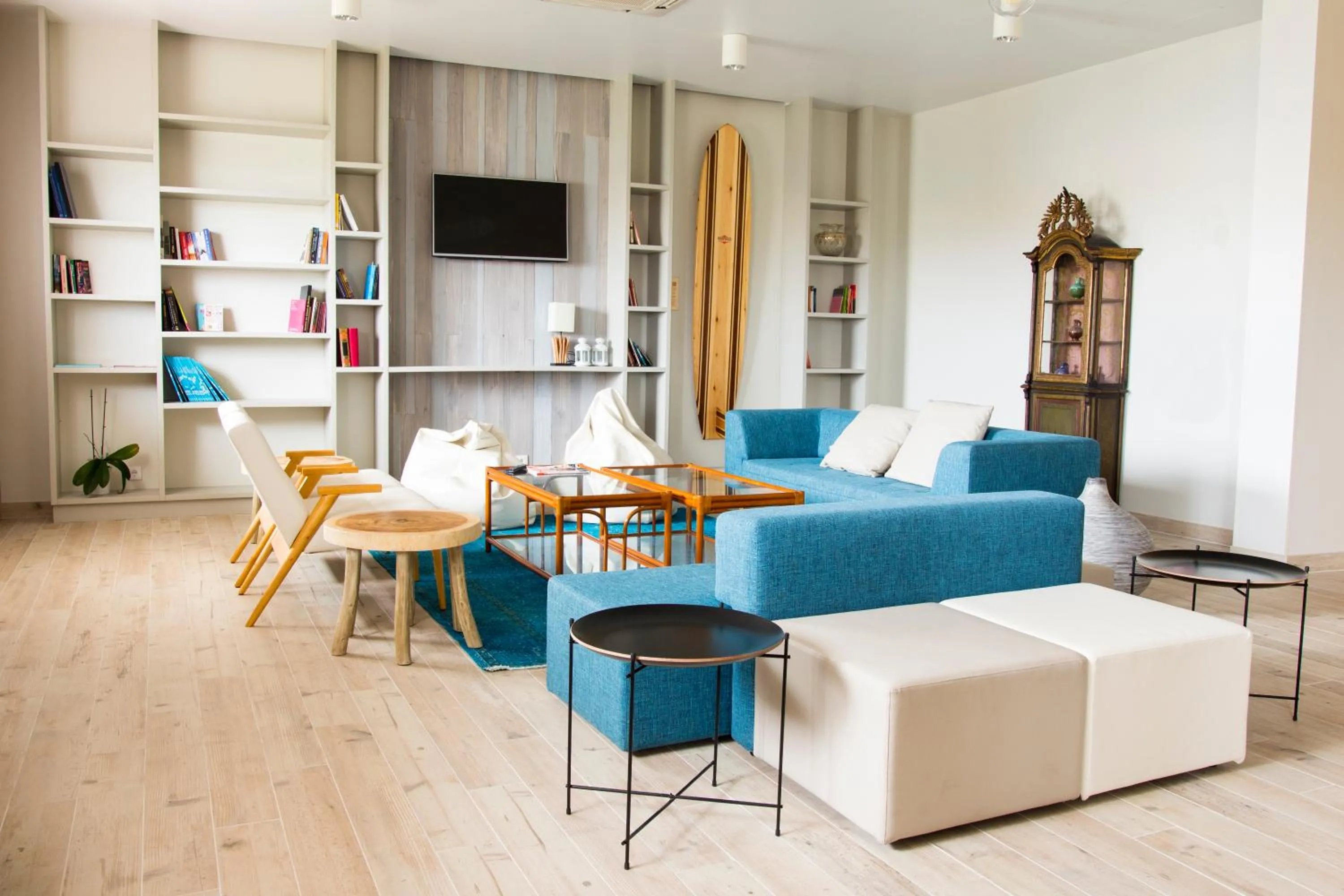 Communal lounge/ TV room in Star inn Peniche