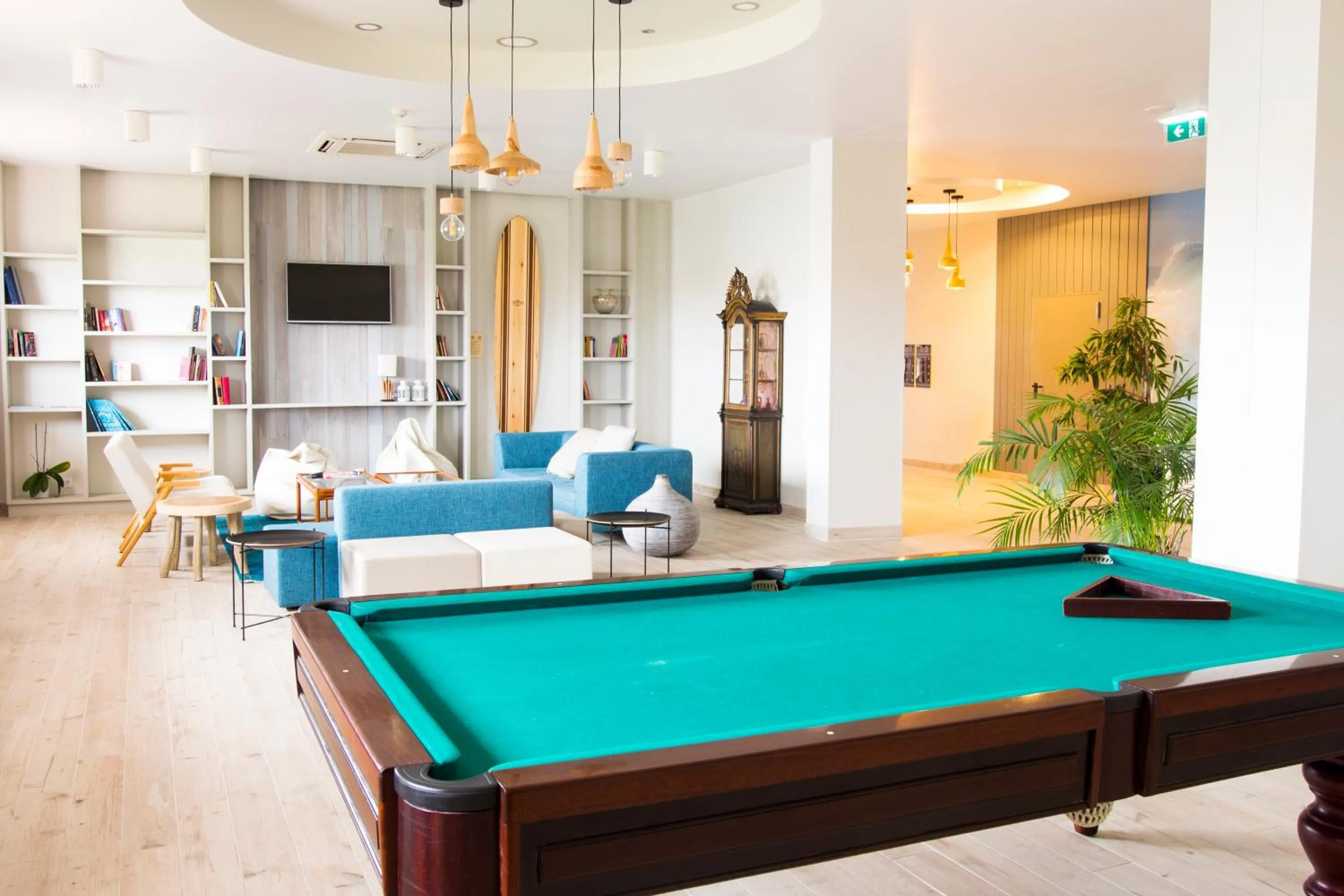 Communal lounge/ TV room in Star inn Peniche