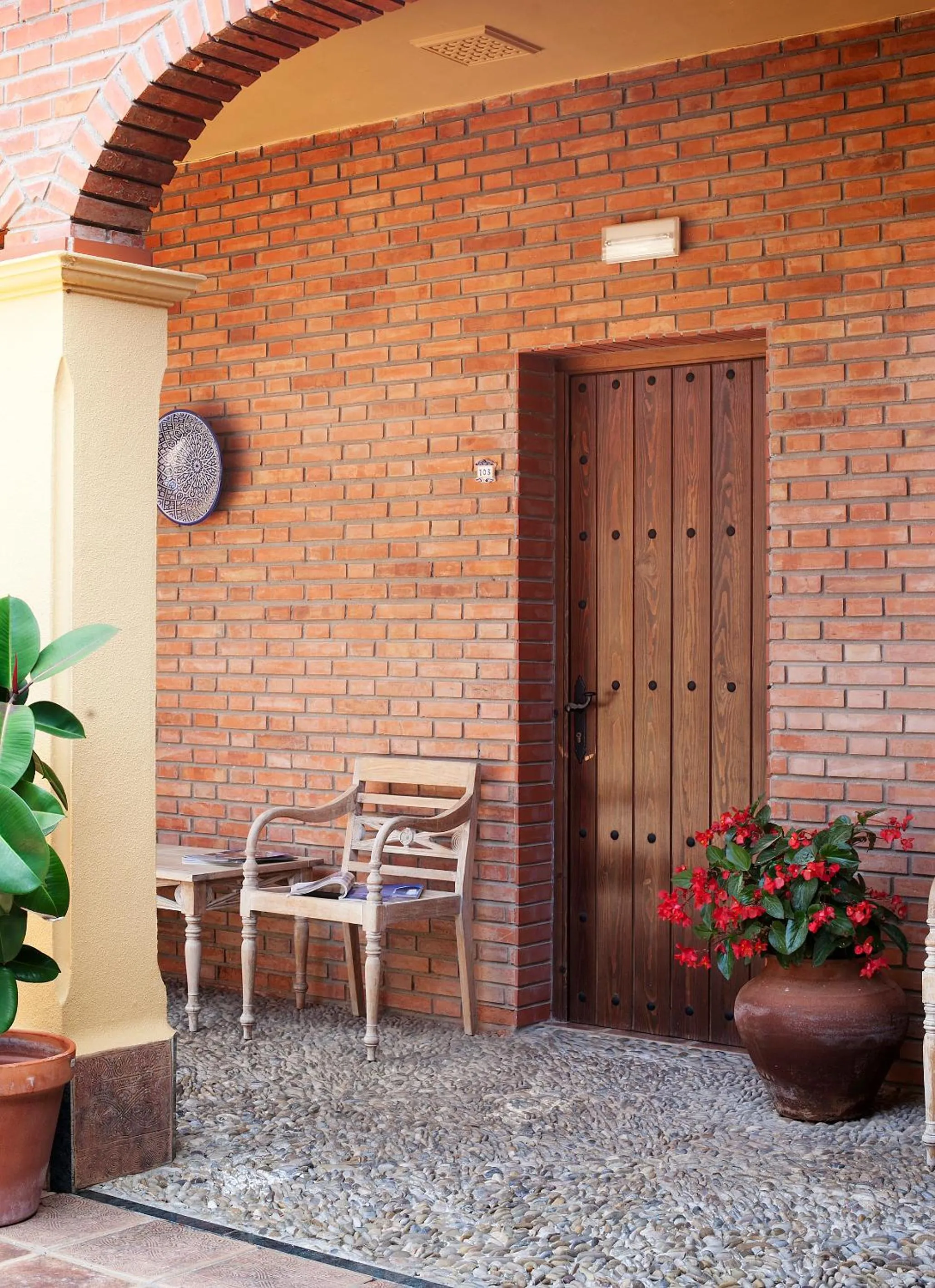 Facade/entrance in Hospedería Santiago