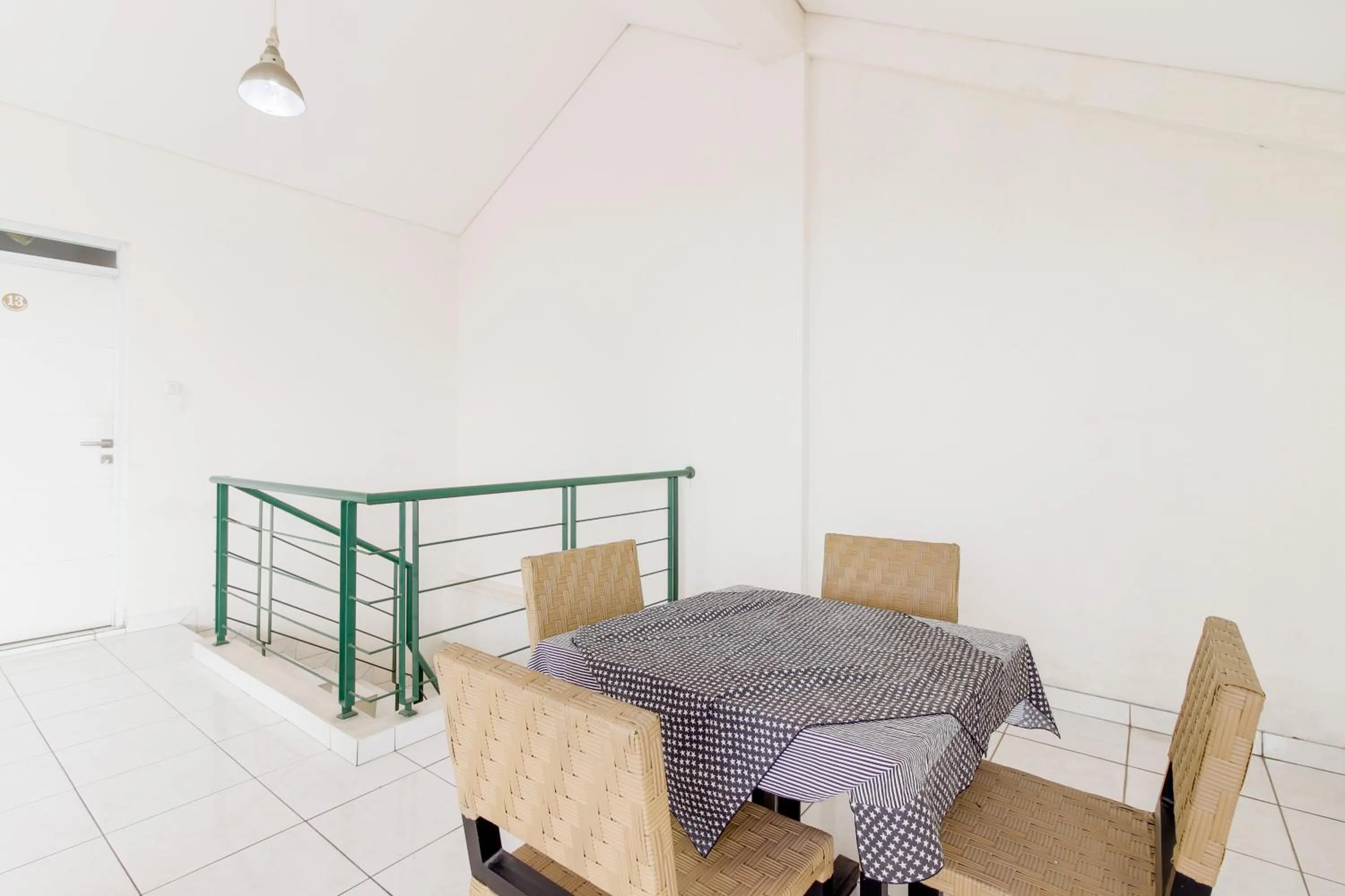 Area and facilities, Bed in RedDoorz near Pancoran