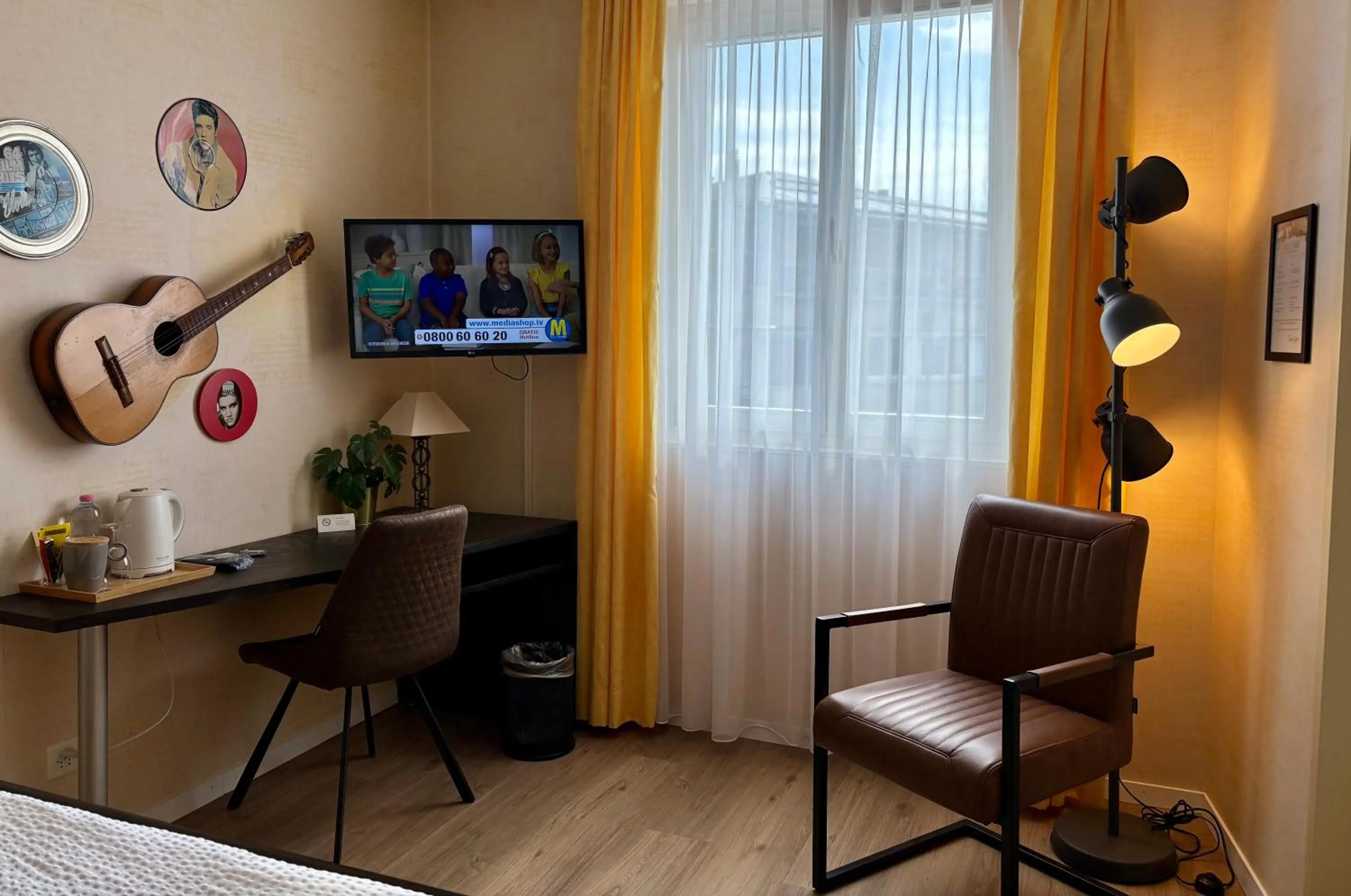 Photo of the whole room in Hotel Movieworld