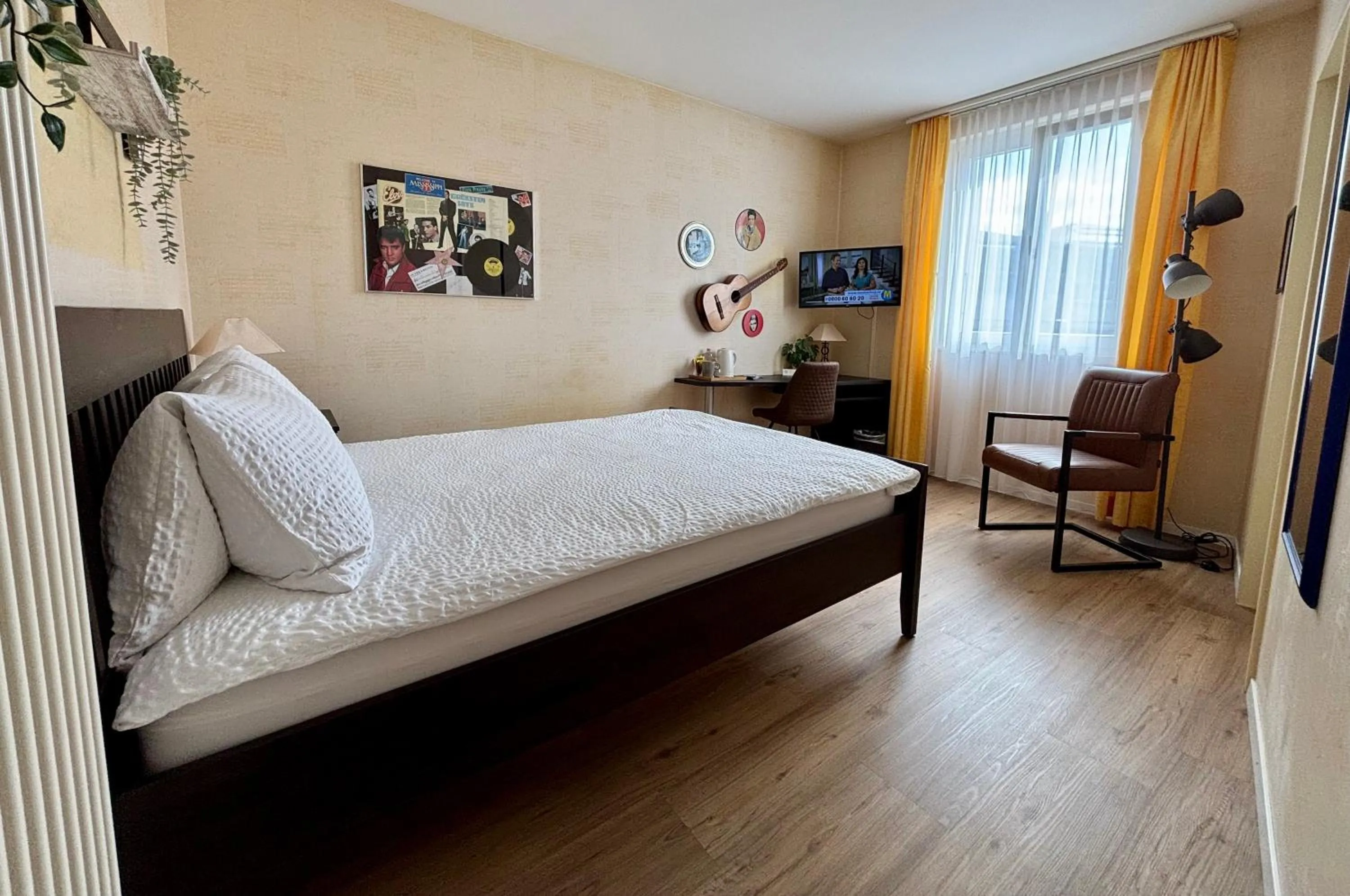 Photo of the whole room, Bed in Hotel Movieworld