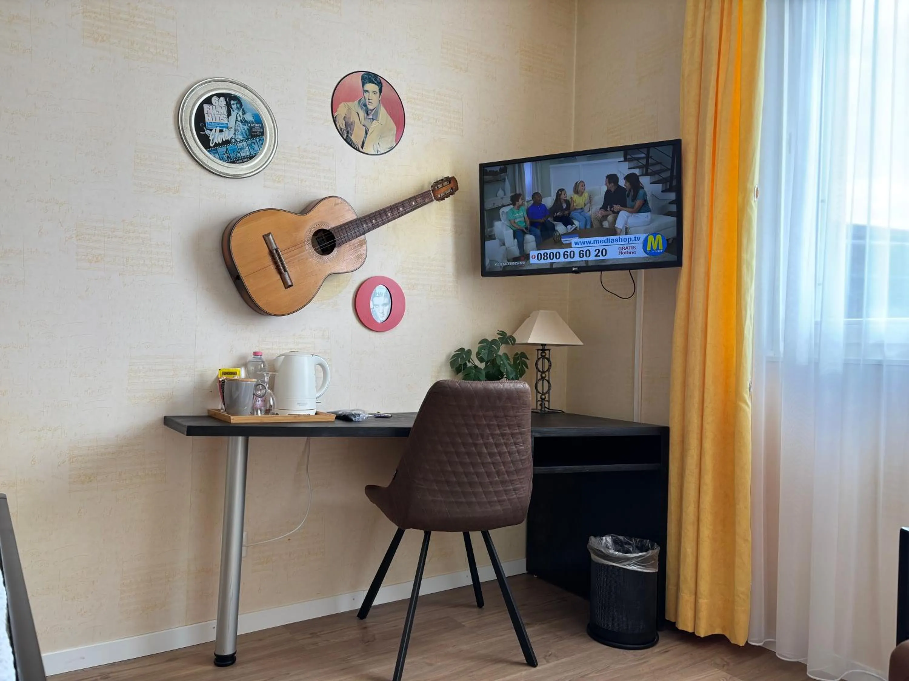 Photo of the whole room in Hotel Movieworld