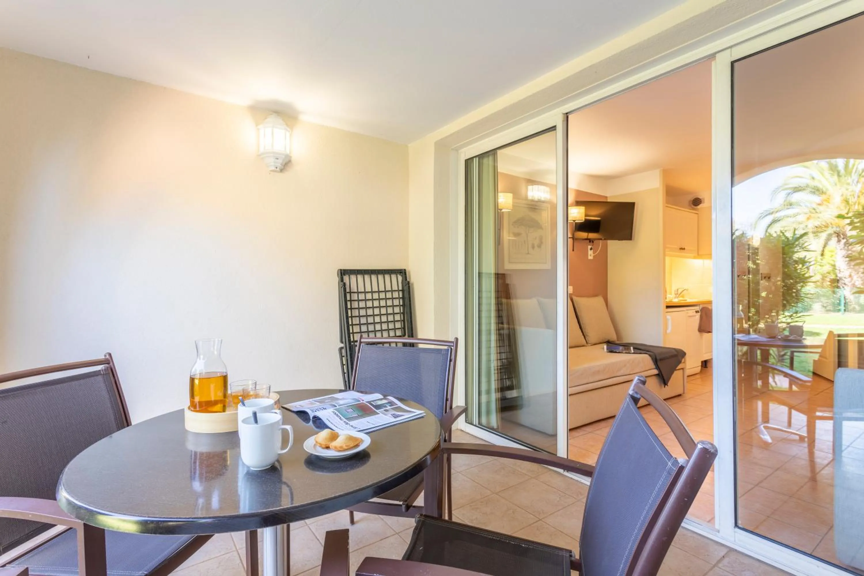 Patio in Résidence Pierre & Vacances le Hameau de la Pinède