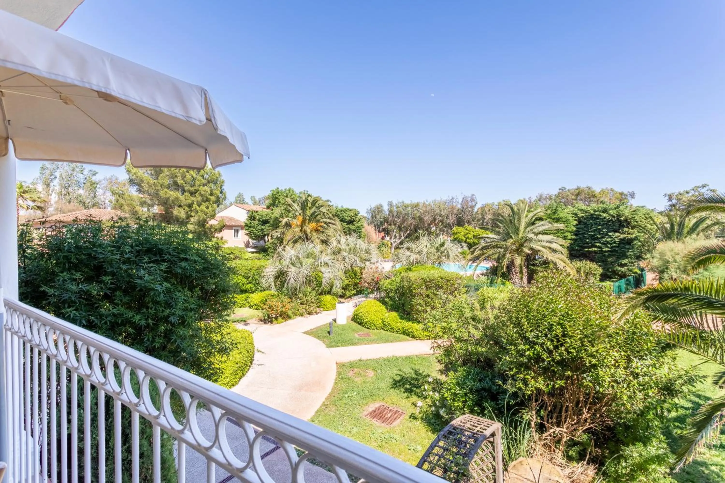 Spring in Résidence Pierre & Vacances le Hameau de la Pinède