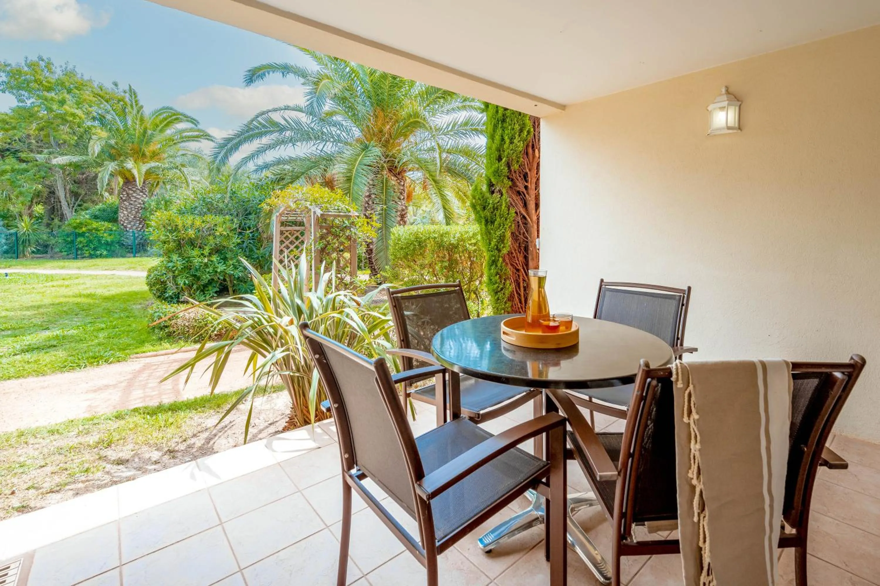 Patio in Résidence Pierre & Vacances le Hameau de la Pinède