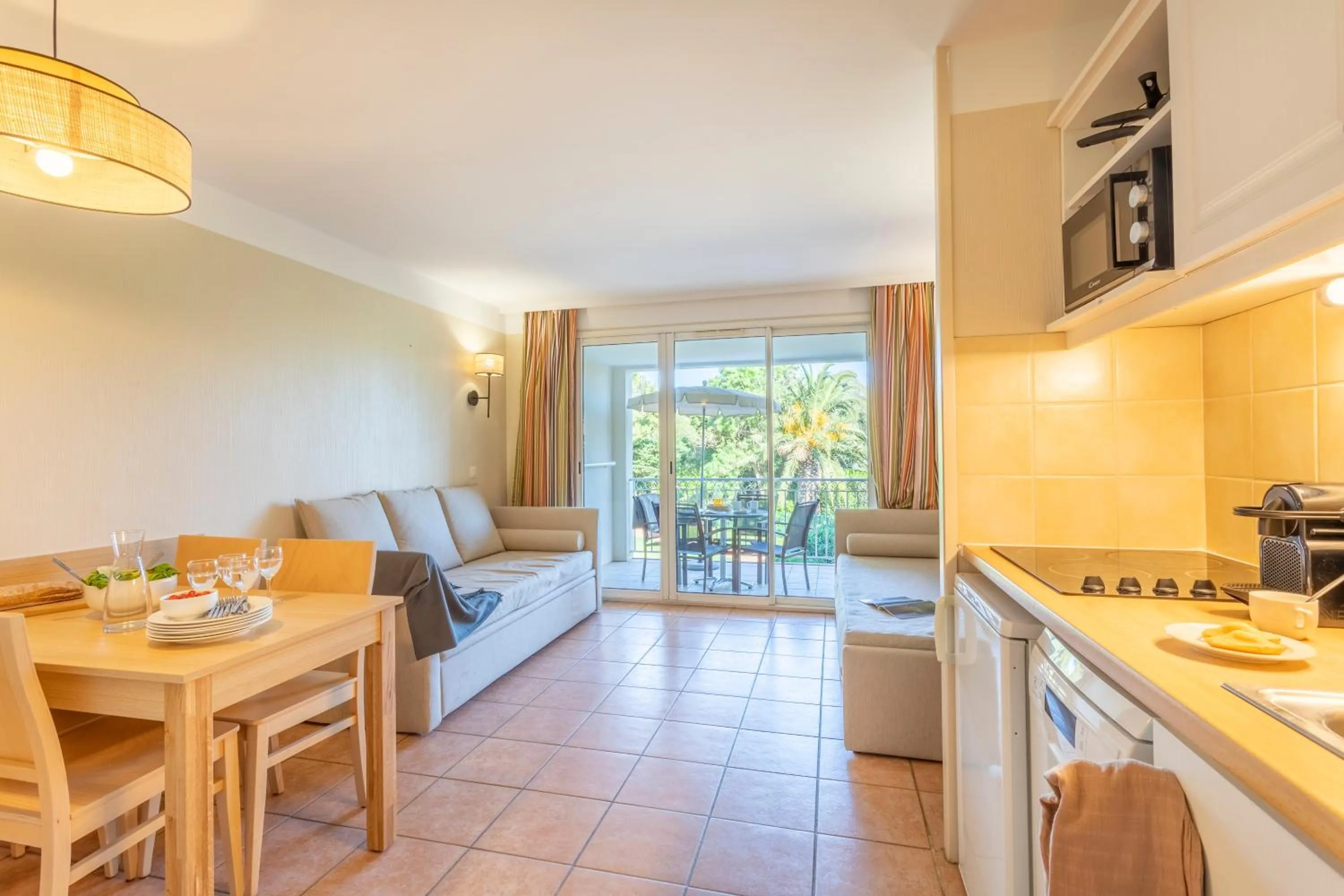 Kitchen or kitchenette in Résidence Pierre & Vacances le Hameau de la Pinède