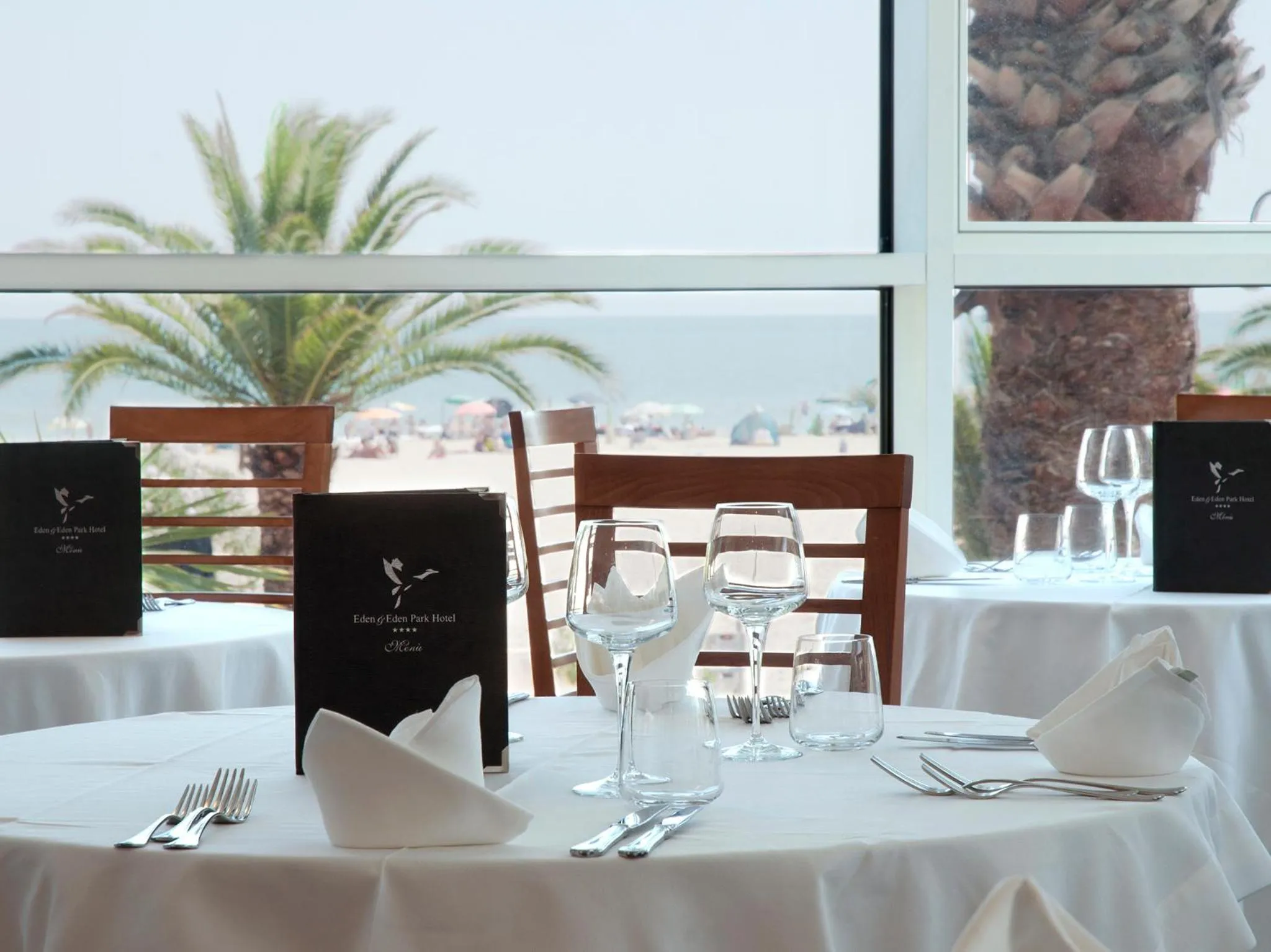 Restaurant/places to eat in Hotel Eden