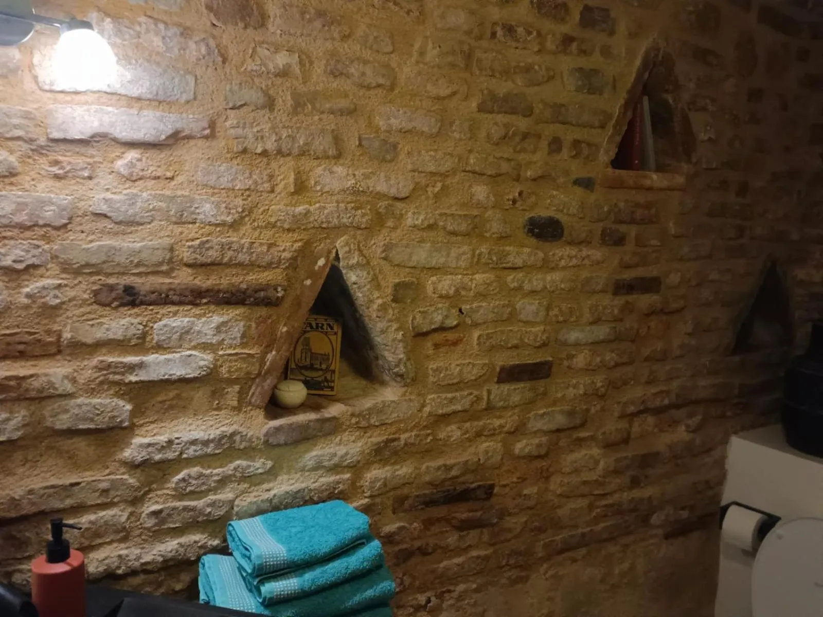 Bathroom in La lauze et l'anguille