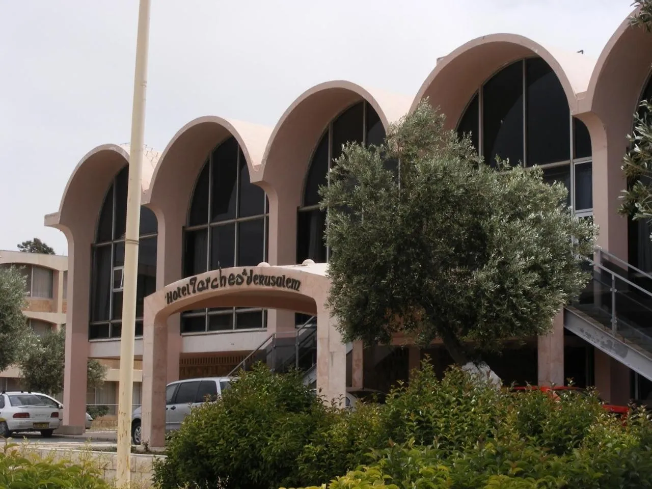 Facade/entrance in Seven Arches Hotel