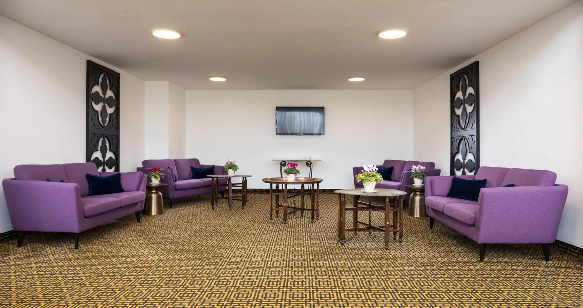 Lobby or reception in Seven Arches Hotel