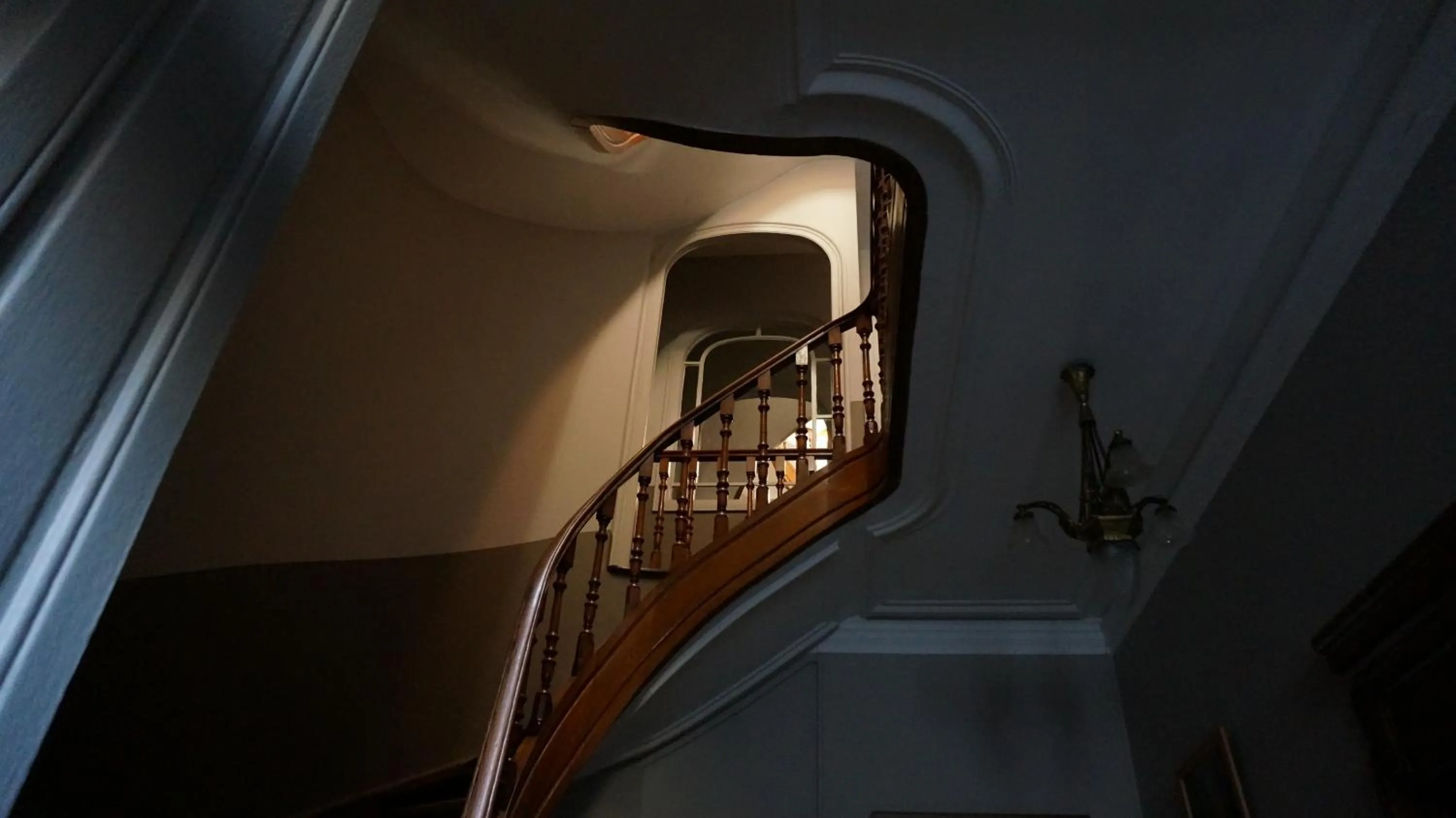 Decorative detail in Abri du Passant