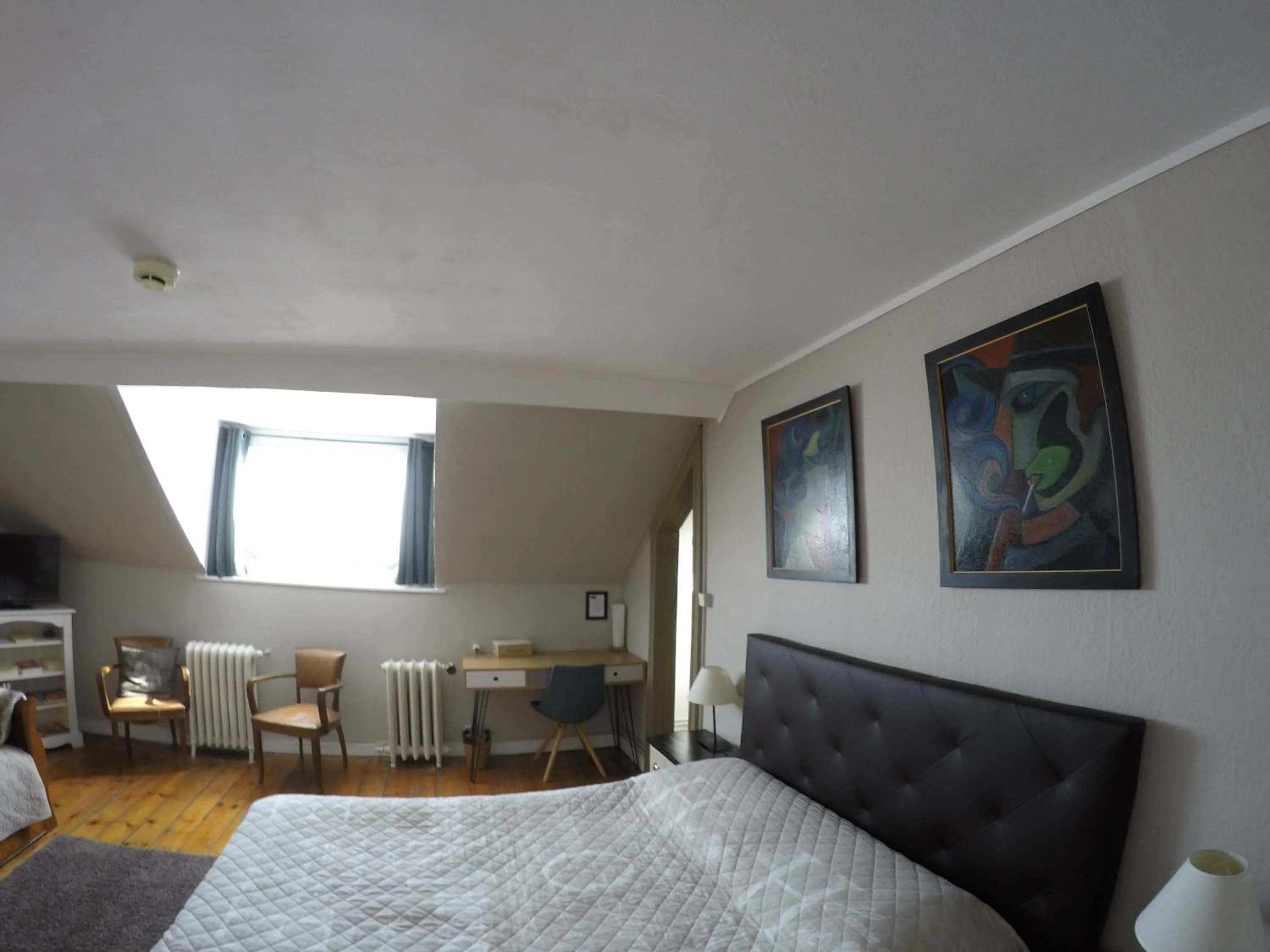 Photo of the whole room, Bed in Abri du Passant