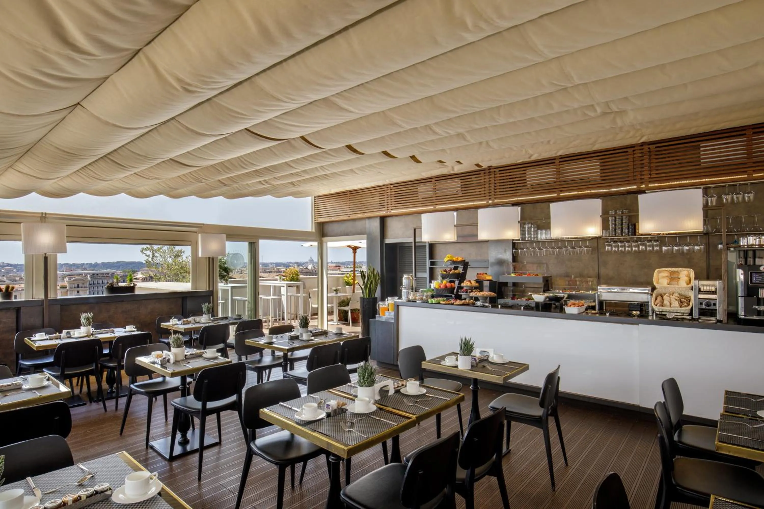 Restaurant/places to eat in The Independent Hotel