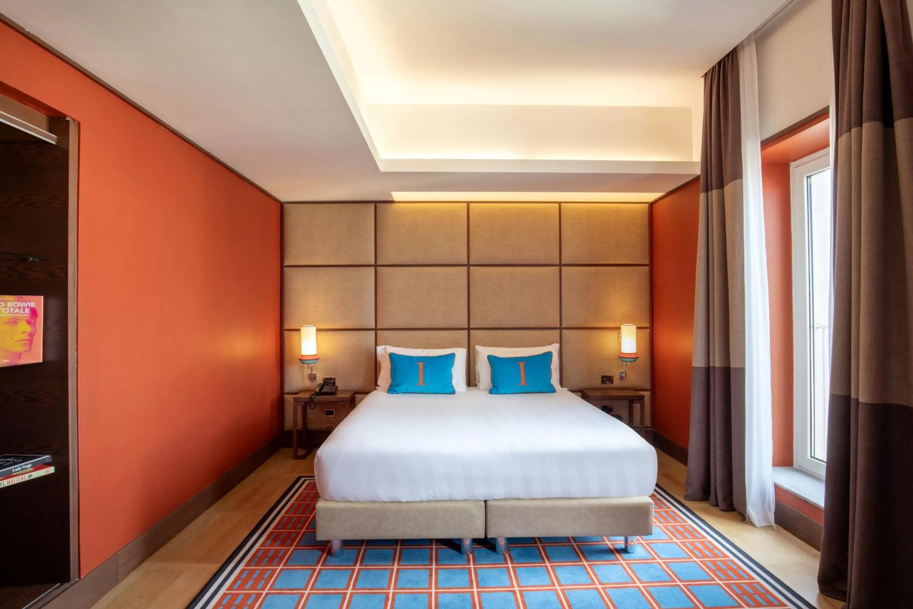 Bedroom, Bed in The Independent Hotel