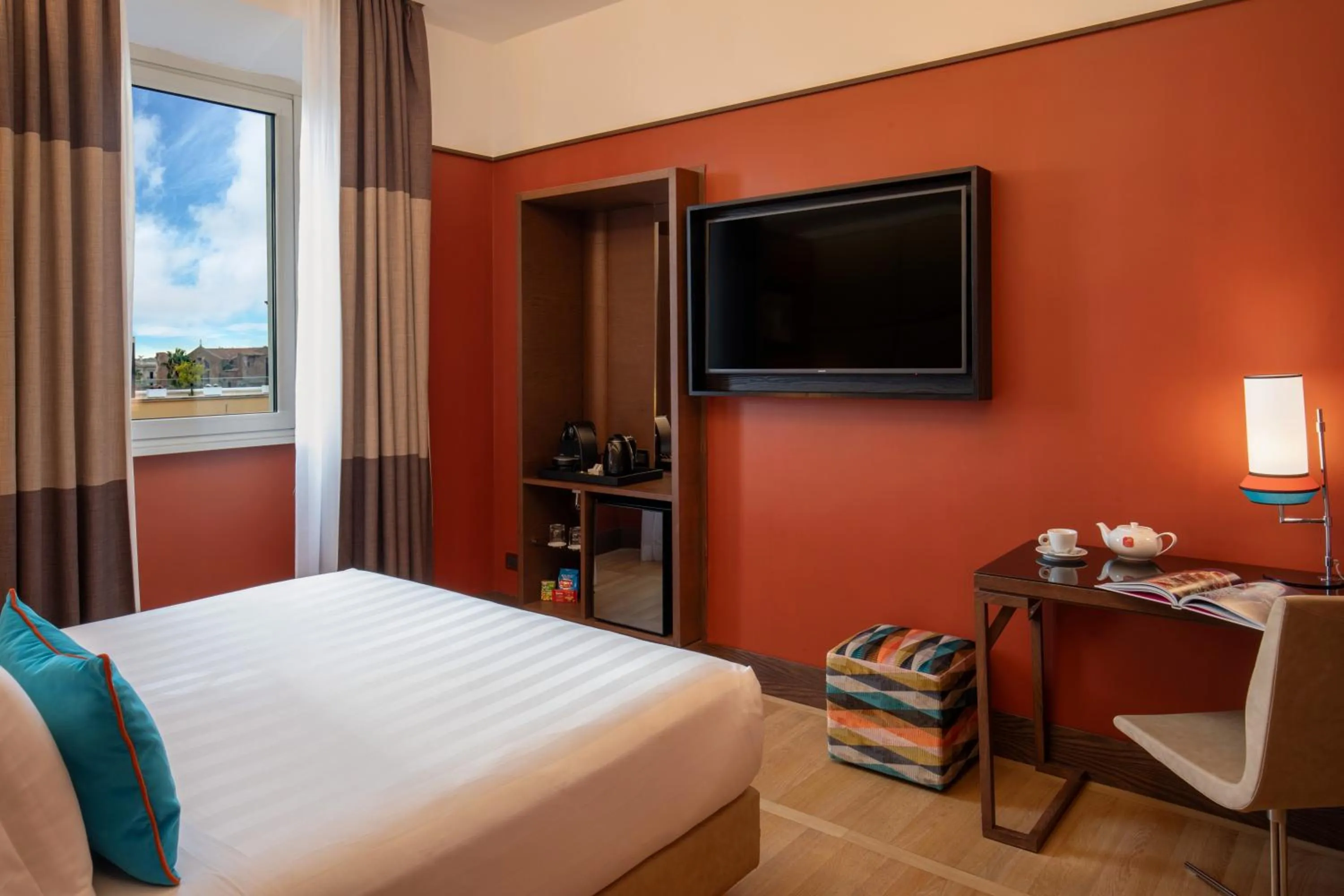 Bedroom, Bed in The Independent Hotel