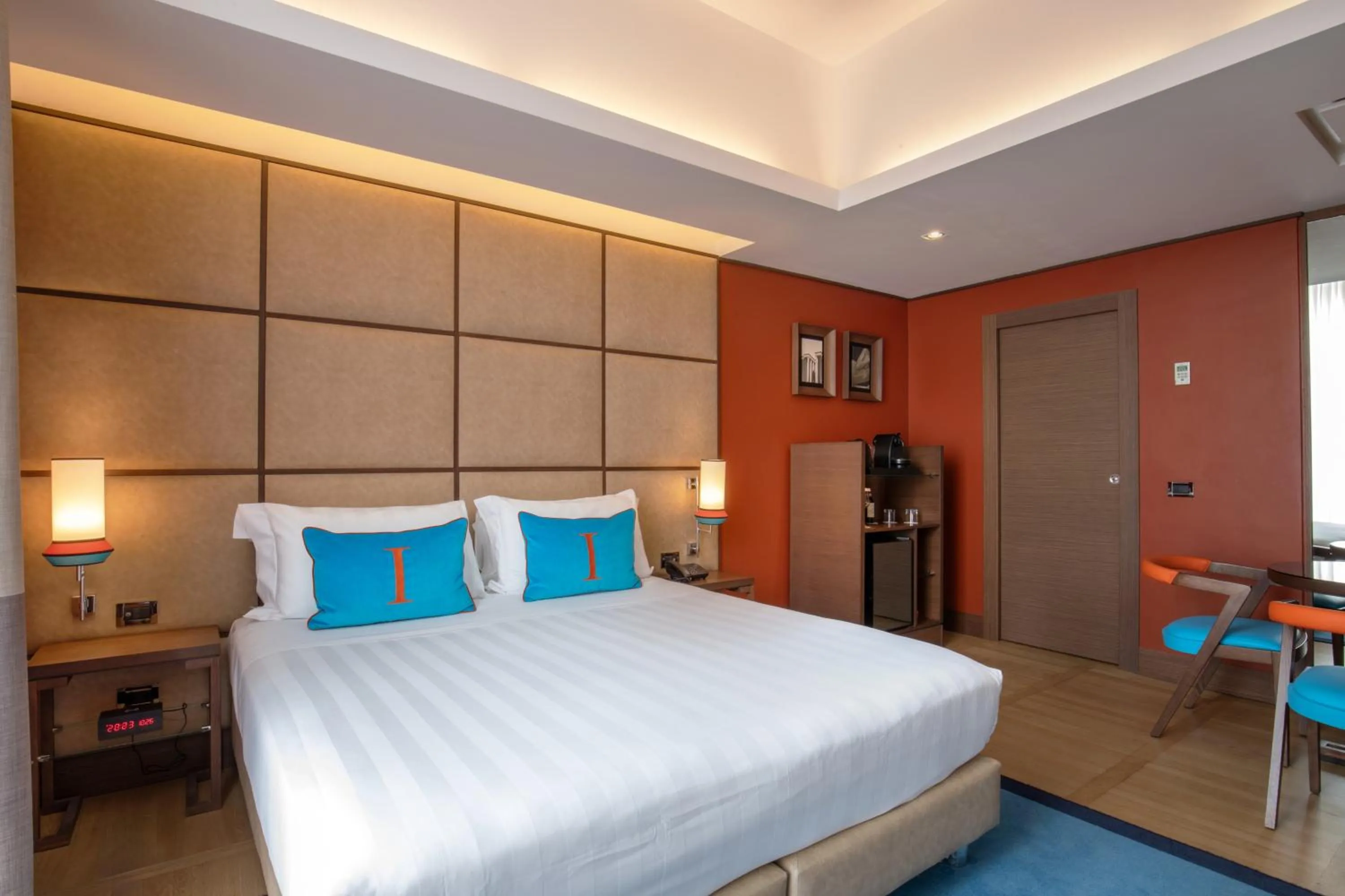 Bedroom, Bed in The Independent Hotel