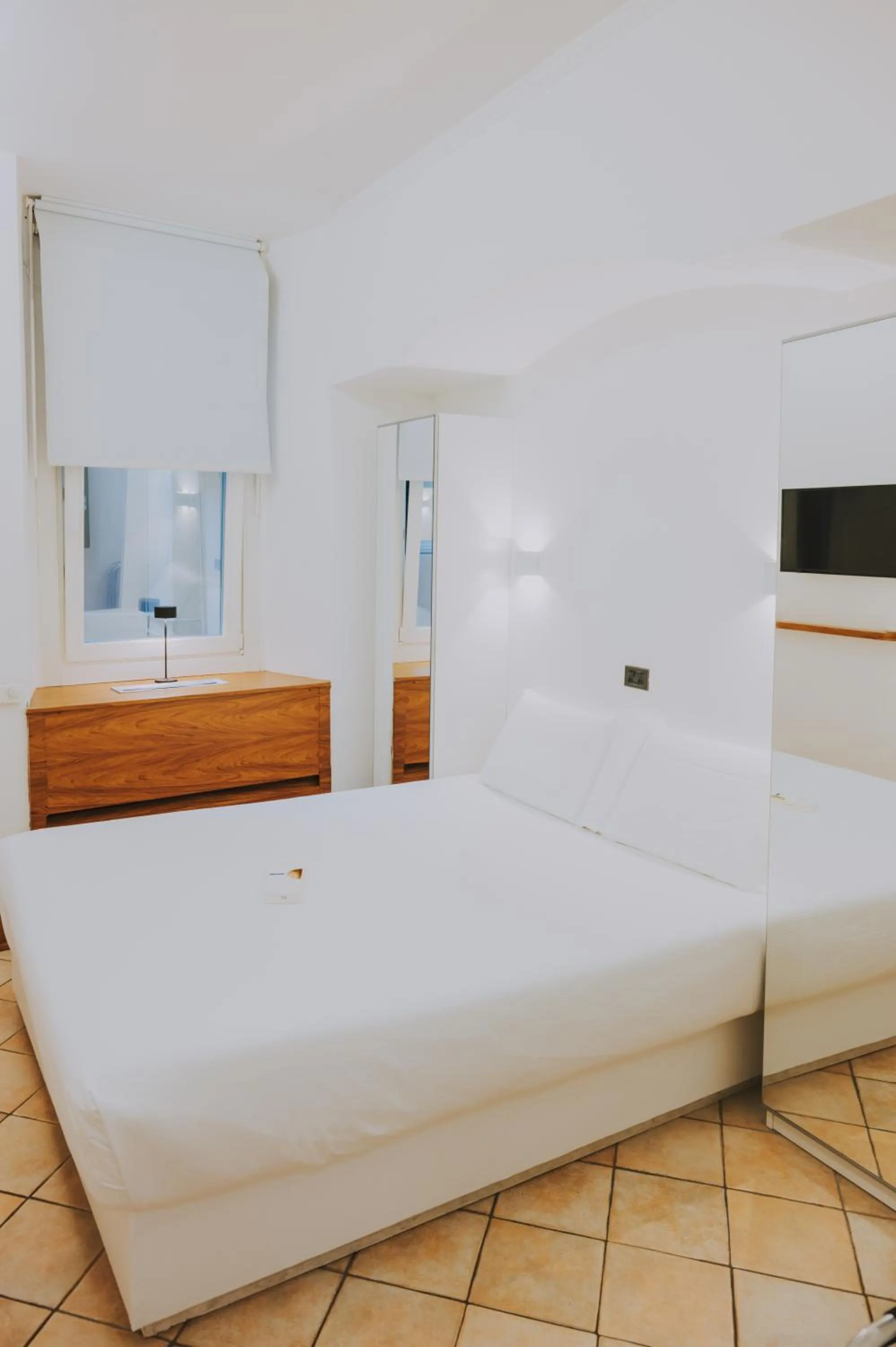 Bed in Albergo Delle Regioni, Barberini - Fontana di Trevi