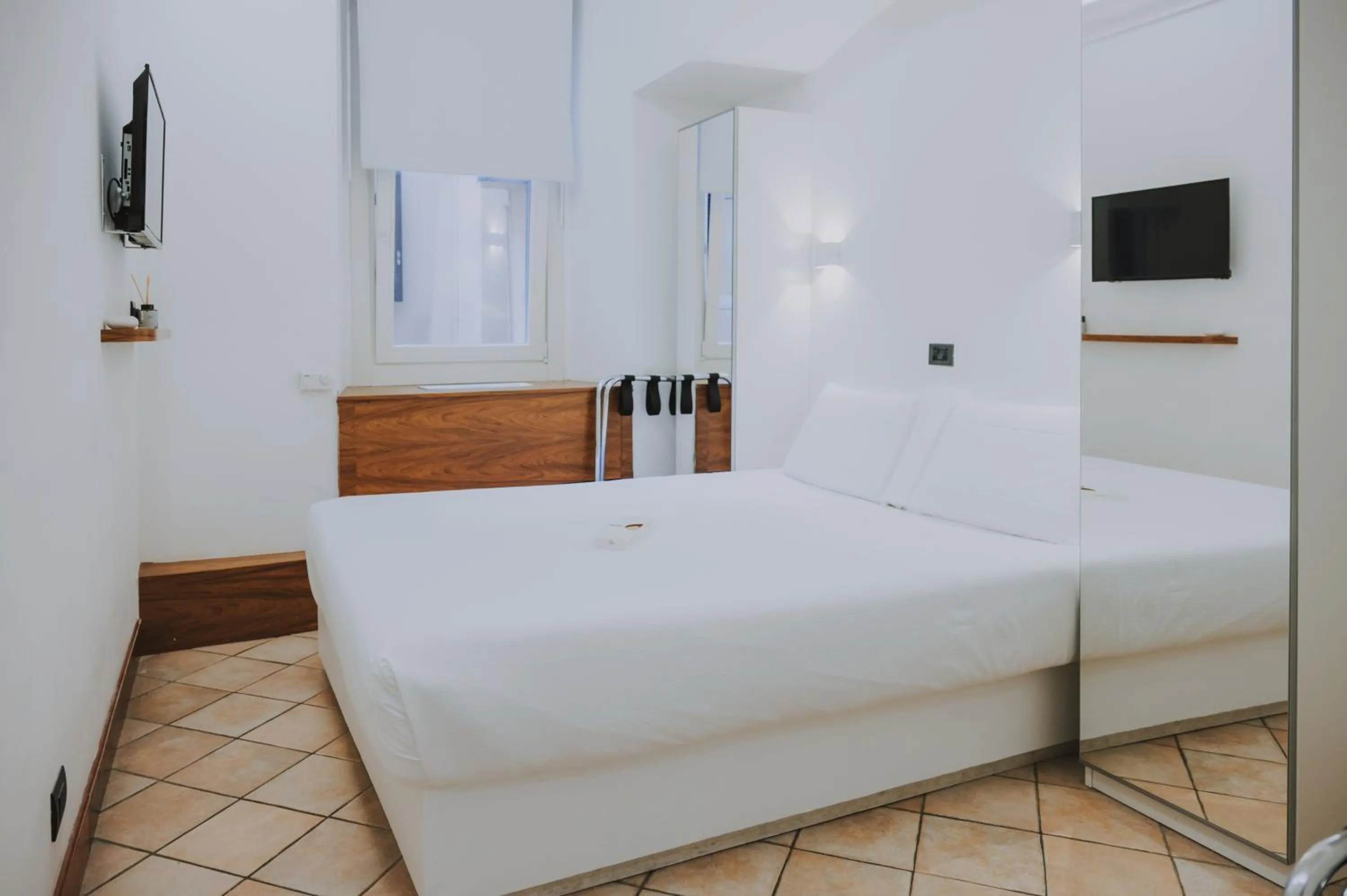 Bed in Albergo Delle Regioni, Barberini - Fontana di Trevi