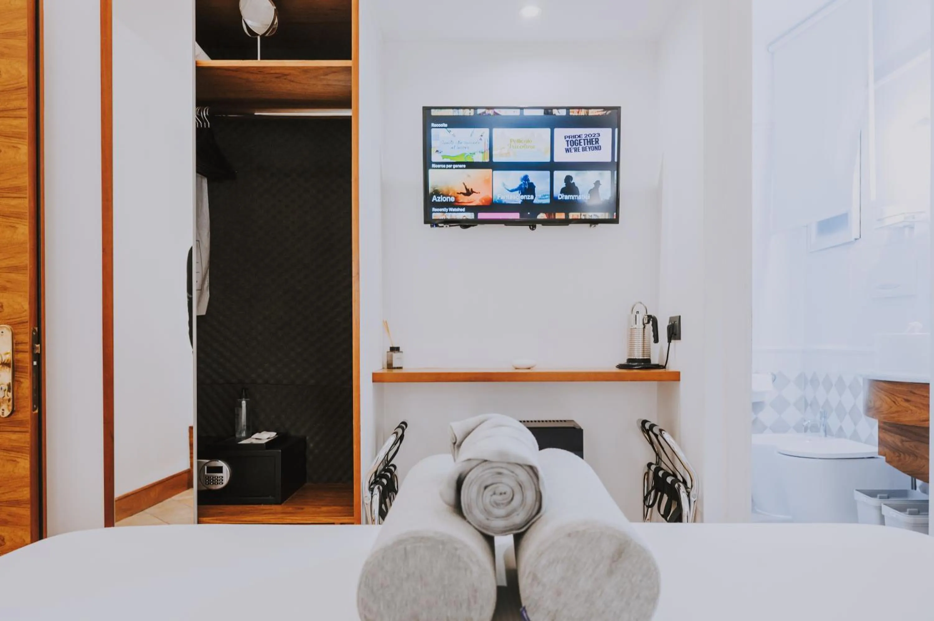 Bed in Albergo Delle Regioni, Barberini - Fontana di Trevi