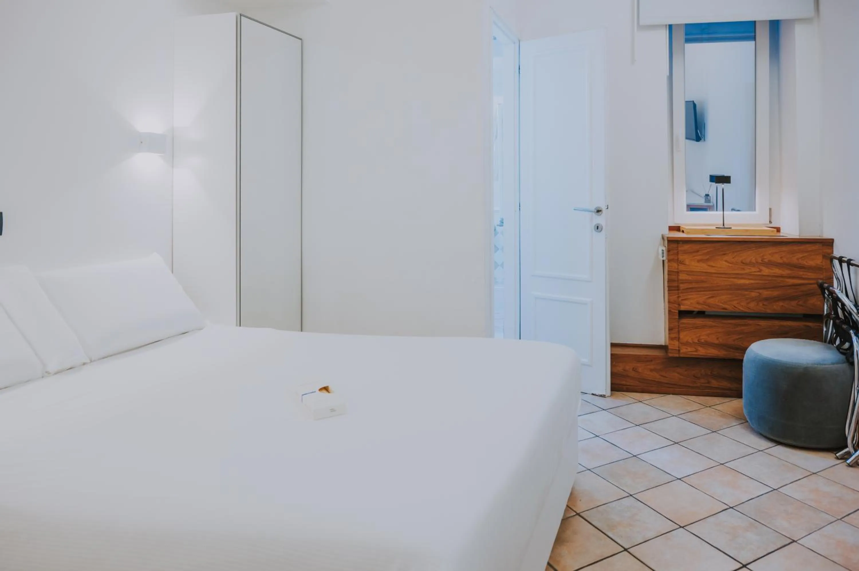 Bed in Albergo Delle Regioni, Barberini - Fontana di Trevi