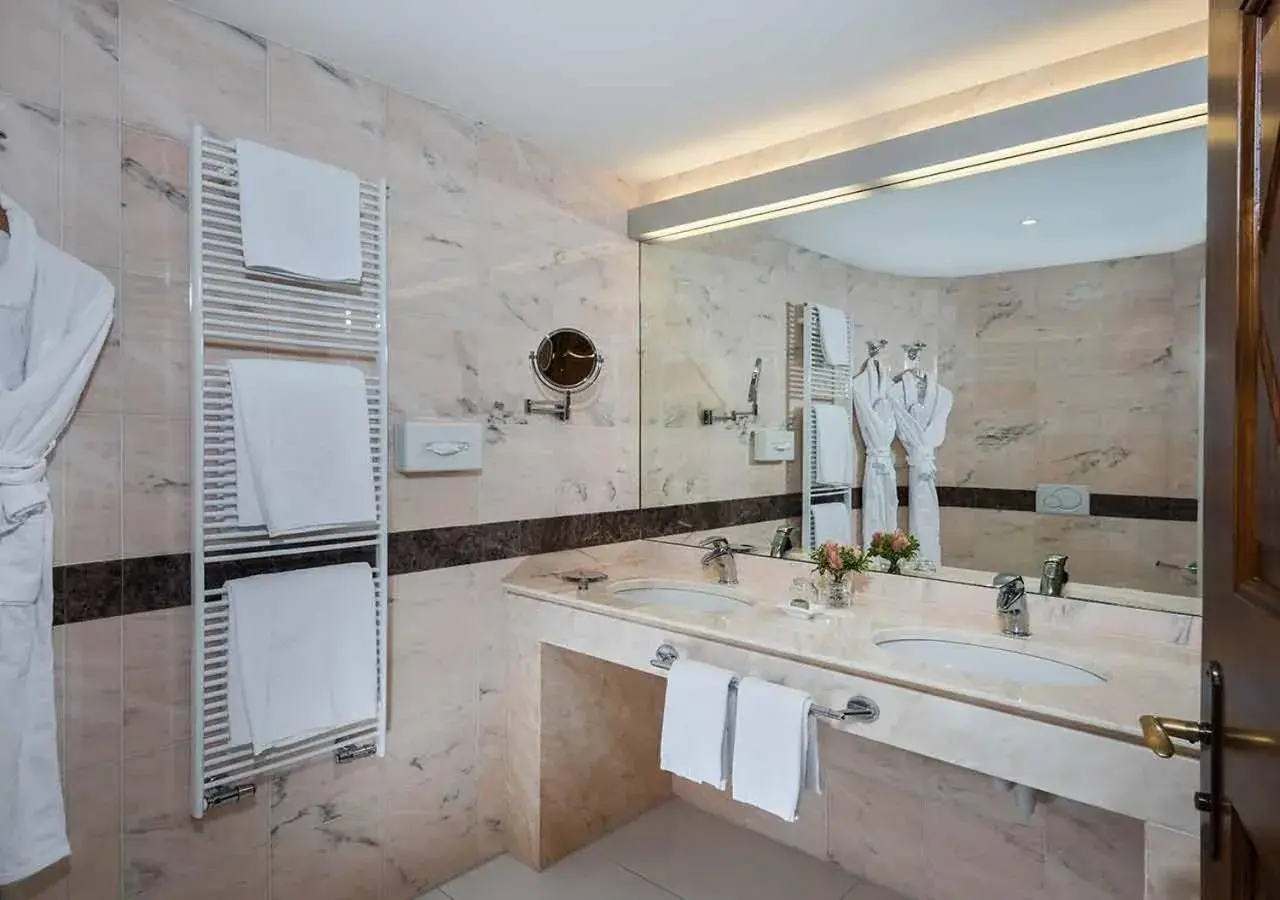 Style Double Room in Villa Orselina - Small Luxury Hotel Style Double Room in Villa Orselina - Small Luxury Hotel