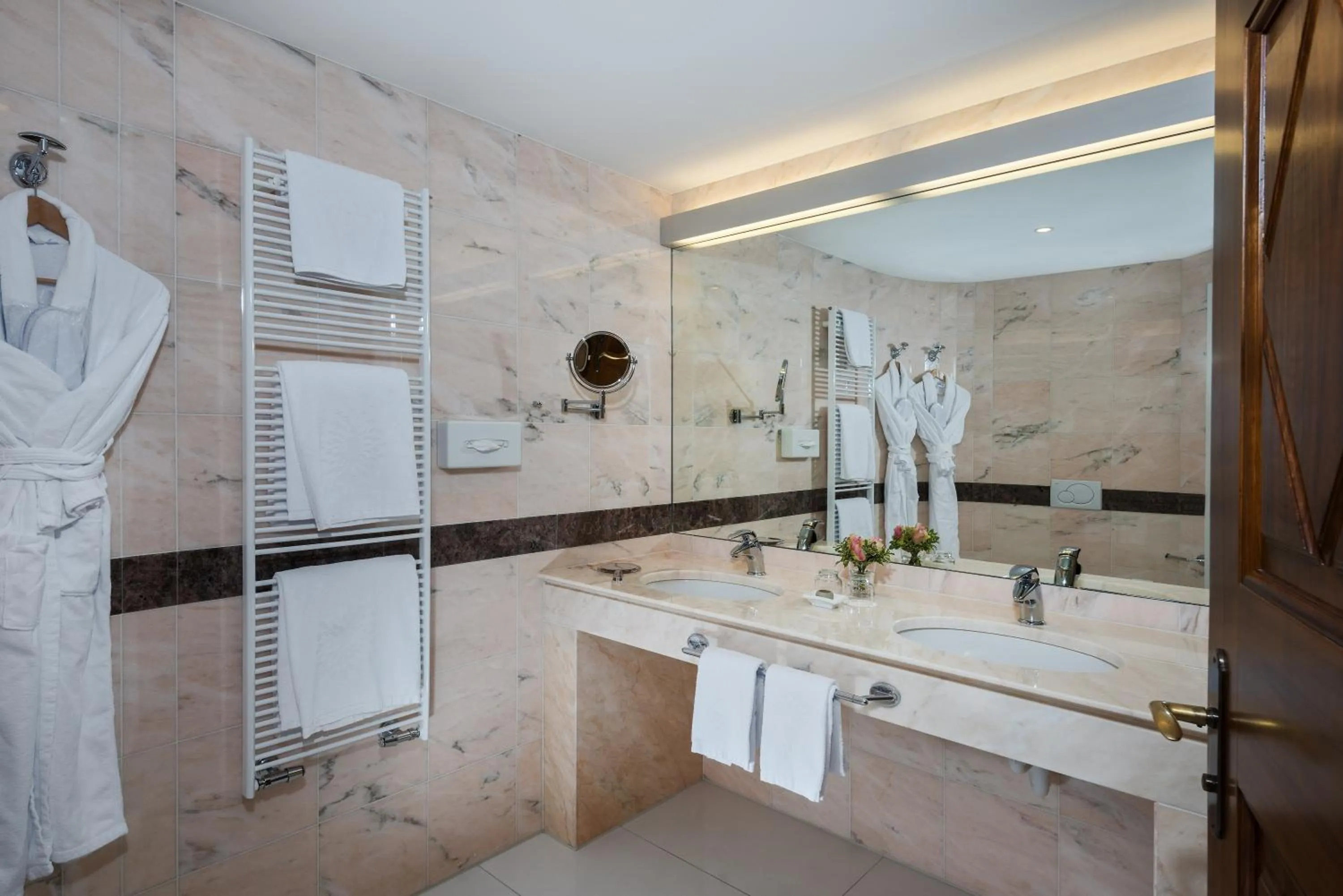 Bathroom in Villa Orselina - Small Luxury Hotel