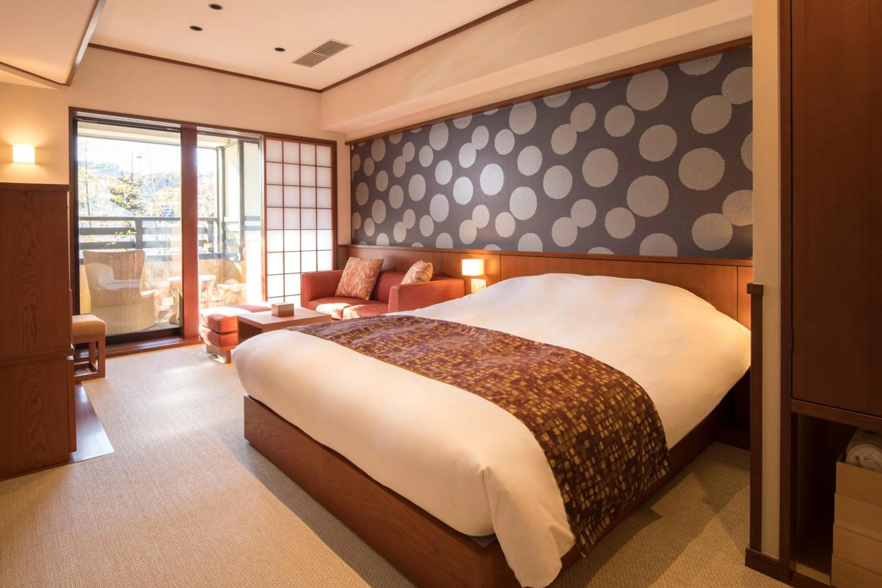 Photo of the whole room, Bed in Suiun