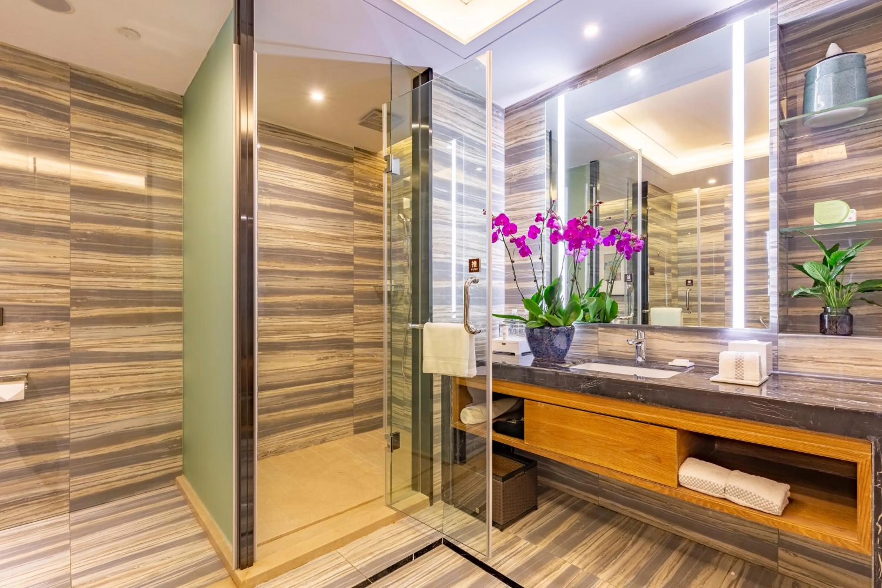 Decorative detail in Jinling Grand Hotel Nanchang