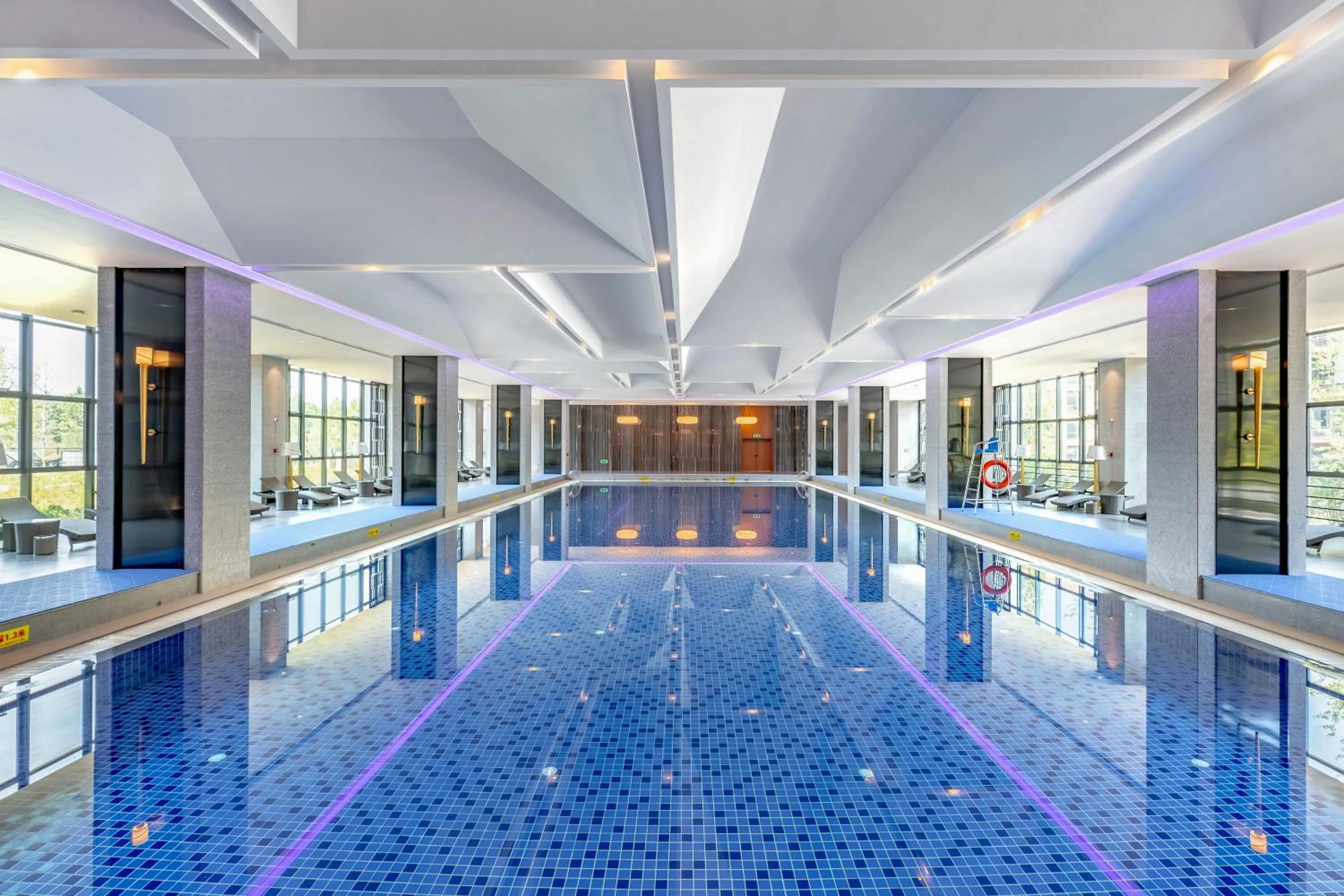 Swimming pool in Jinling Grand Hotel Nanchang