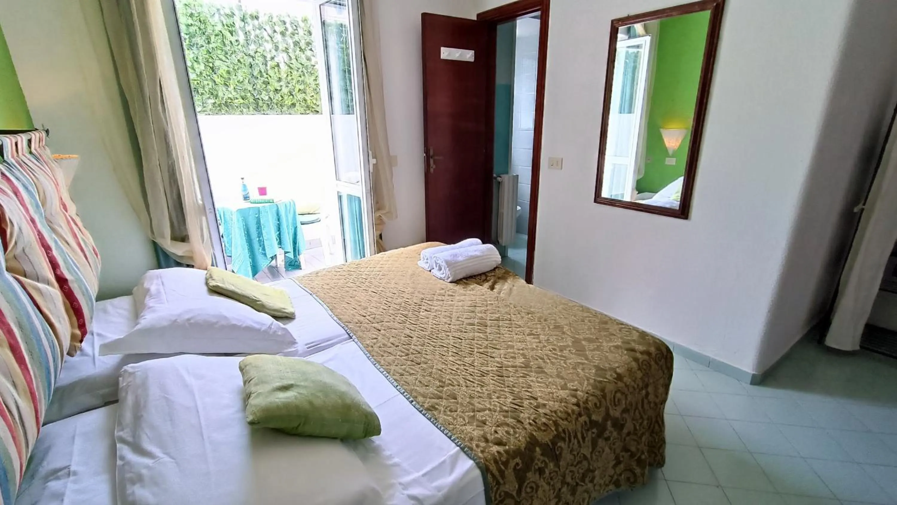 Photo of the whole room, Bed in Hotel La Scogliera