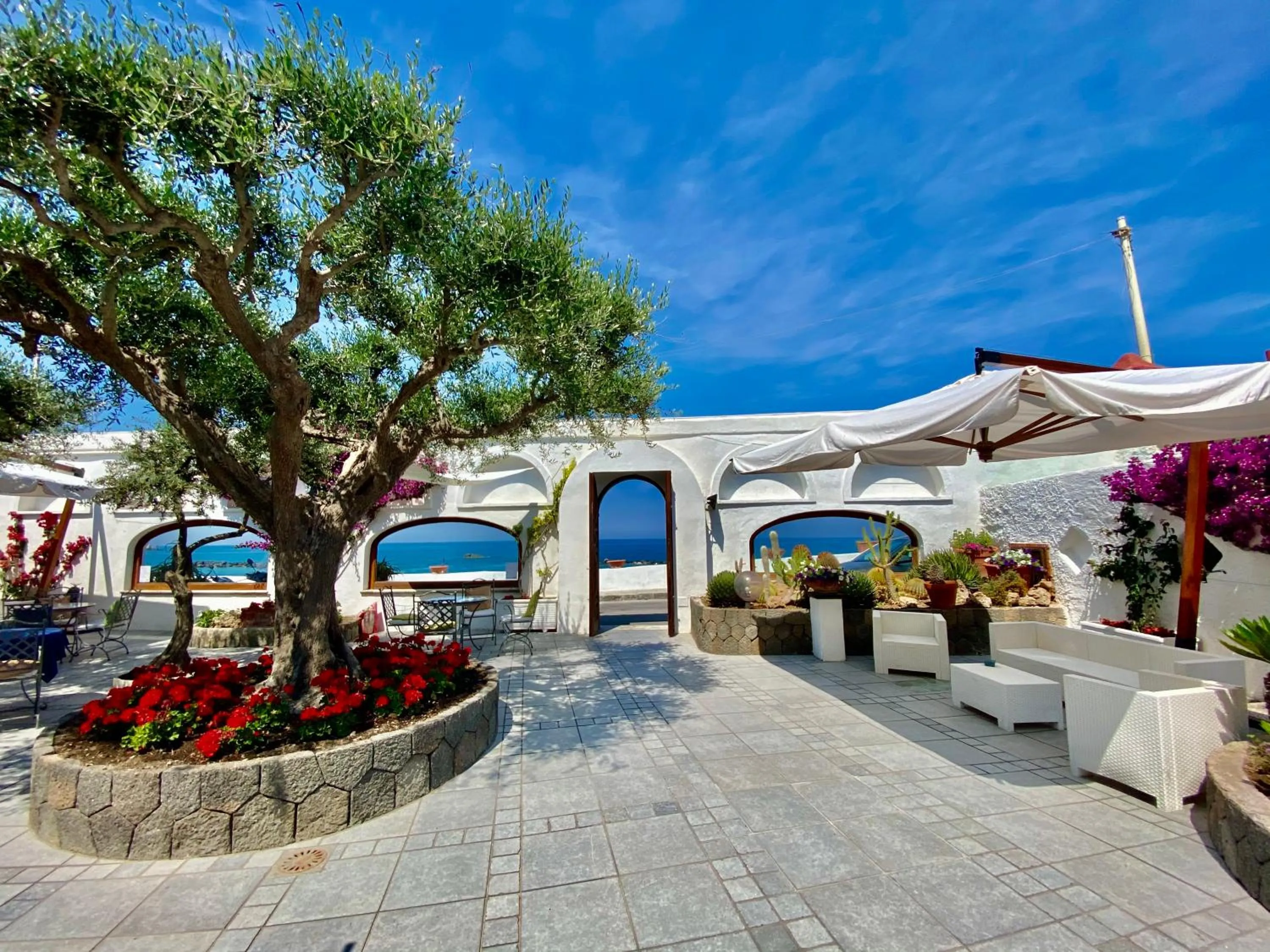 Patio in Hotel La Scogliera