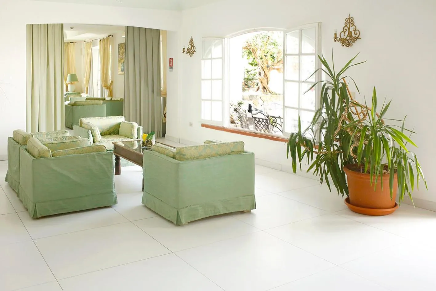 Lobby or reception in Hotel La Scogliera