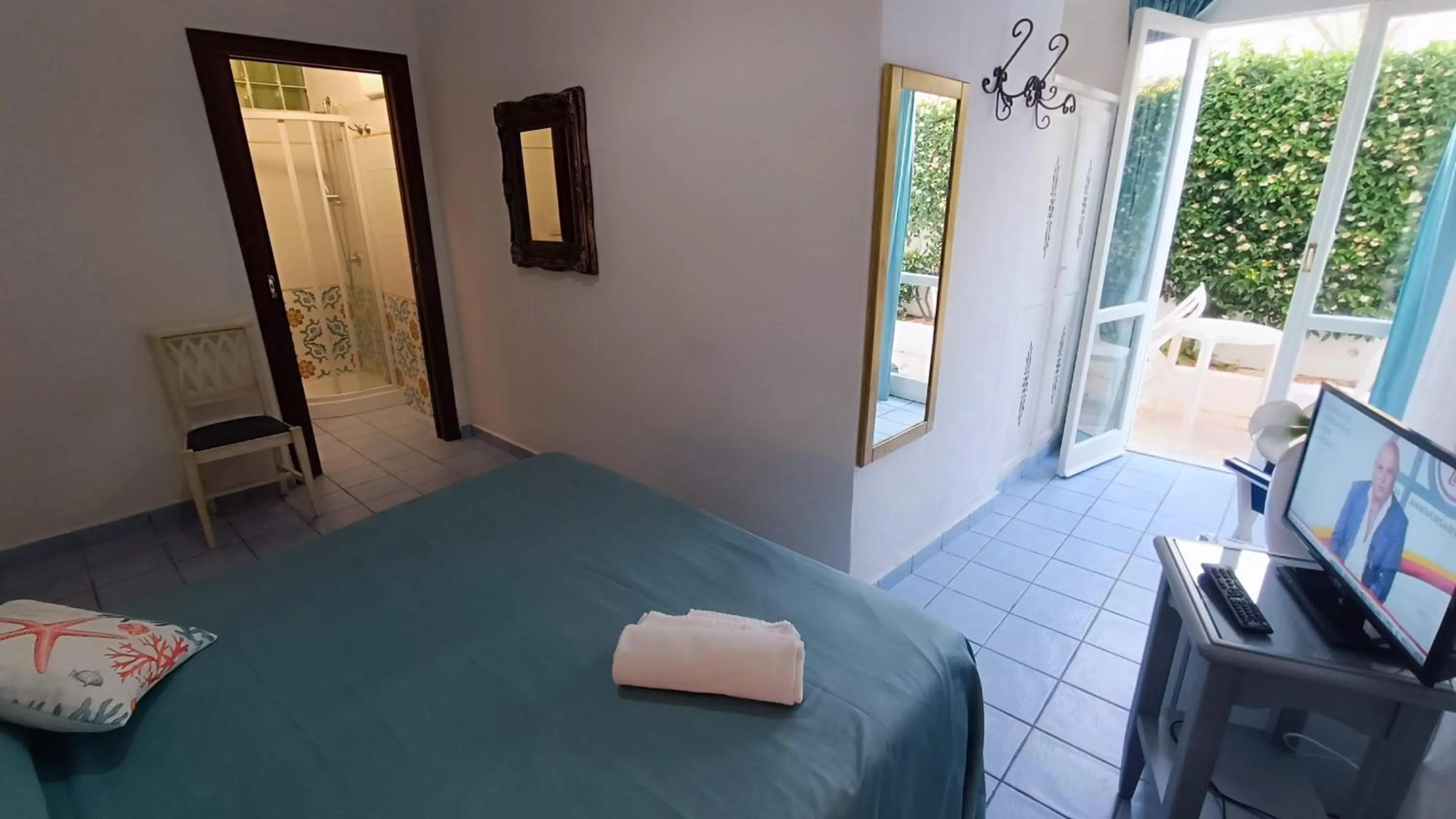 Photo of the whole room, Bed in Hotel La Scogliera