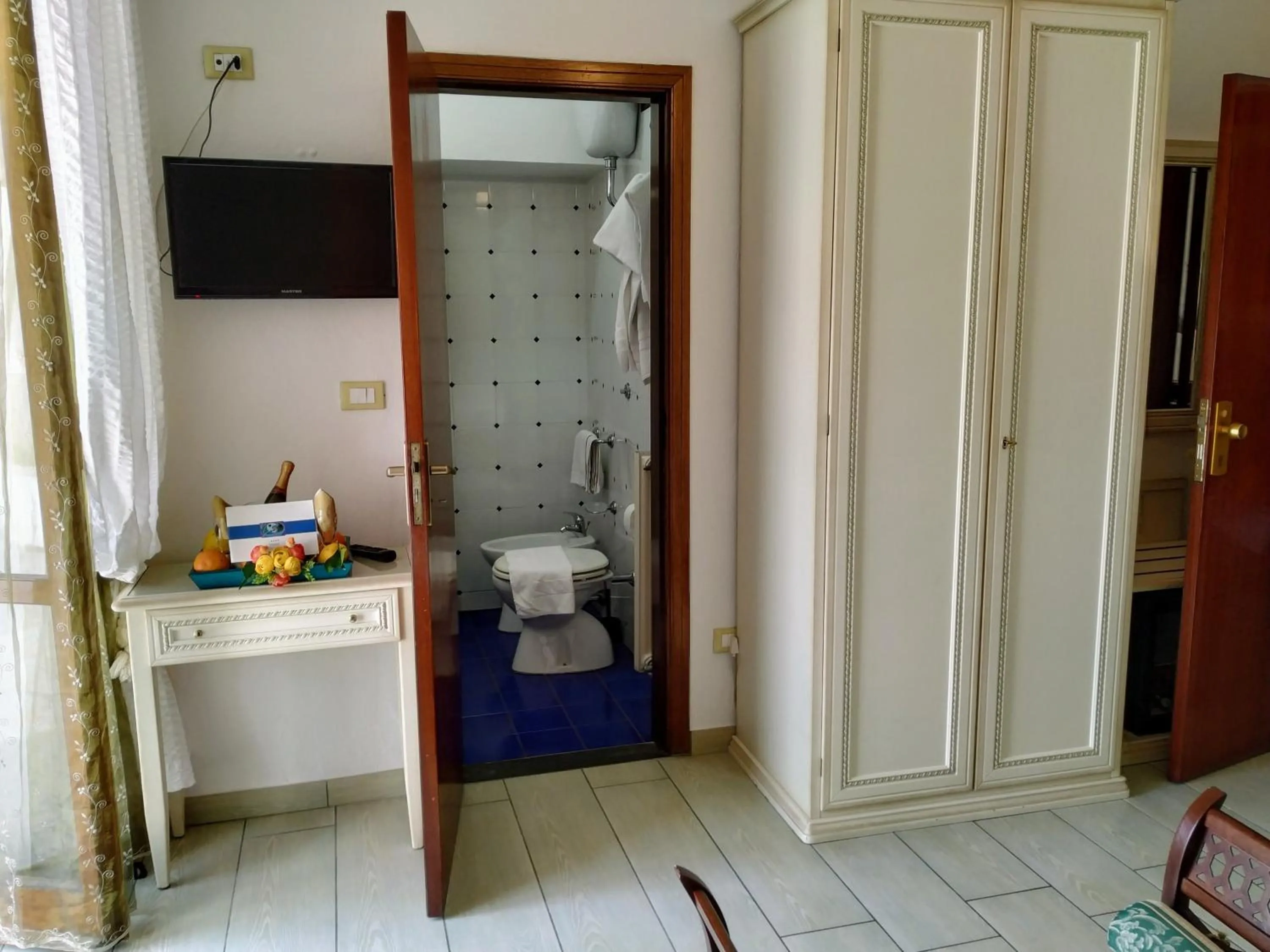 Bathroom in Hotel La Scogliera