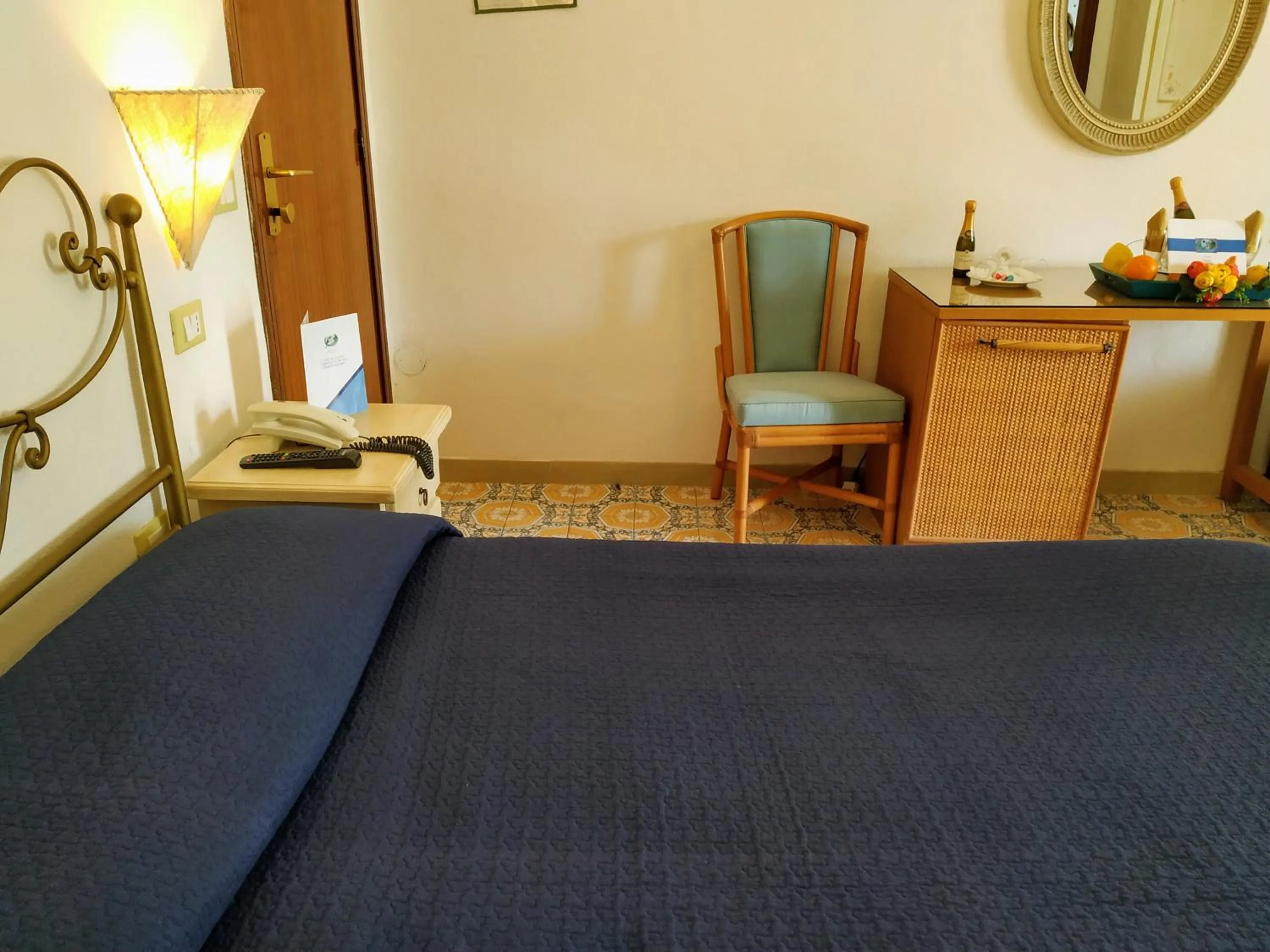 Bedroom, Bed in Hotel La Scogliera