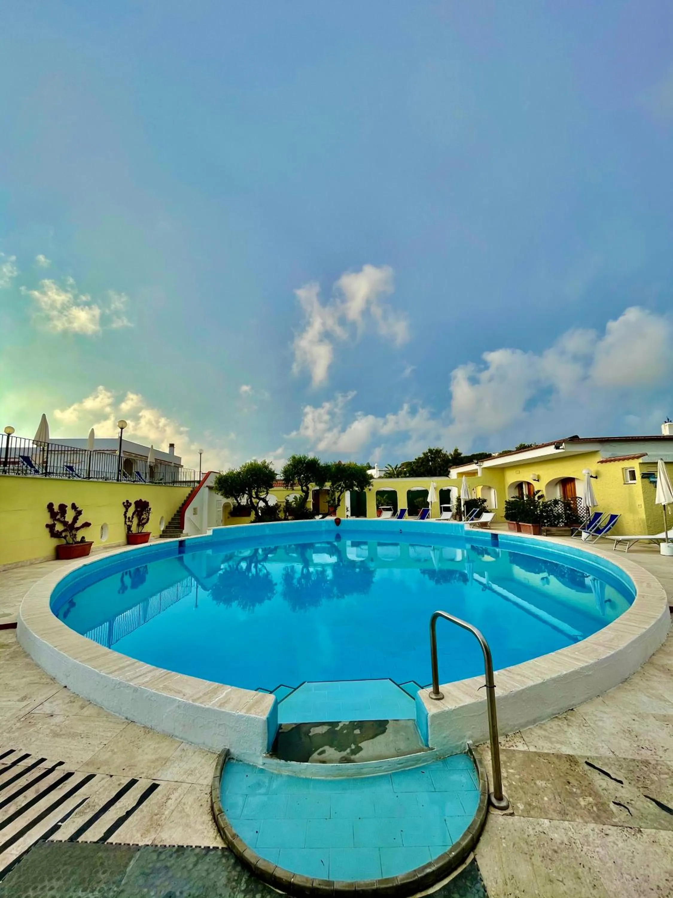 Swimming pool in Hotel La Scogliera