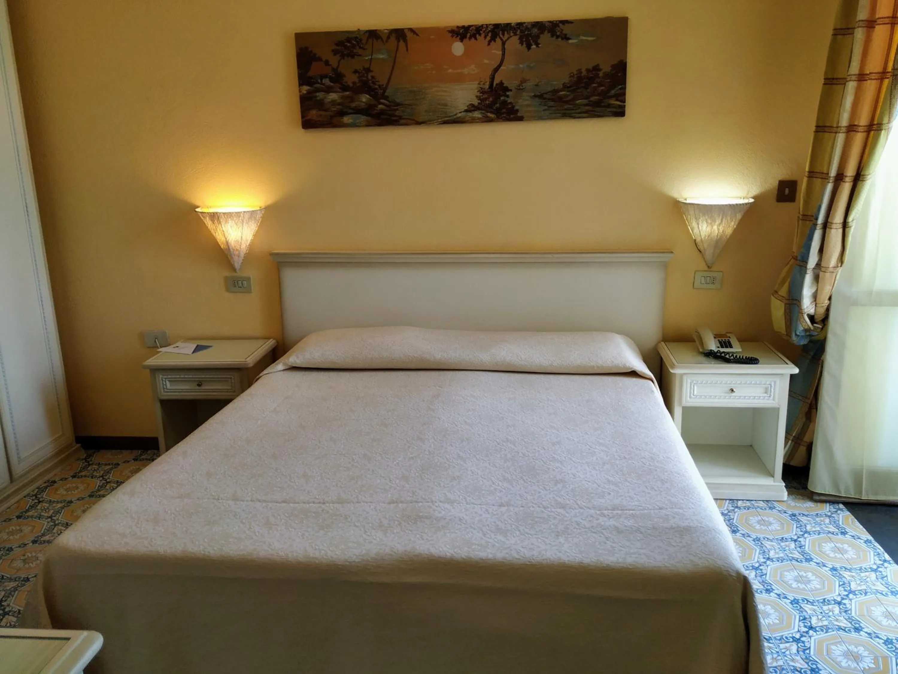 Photo of the whole room, Bed in Hotel La Scogliera